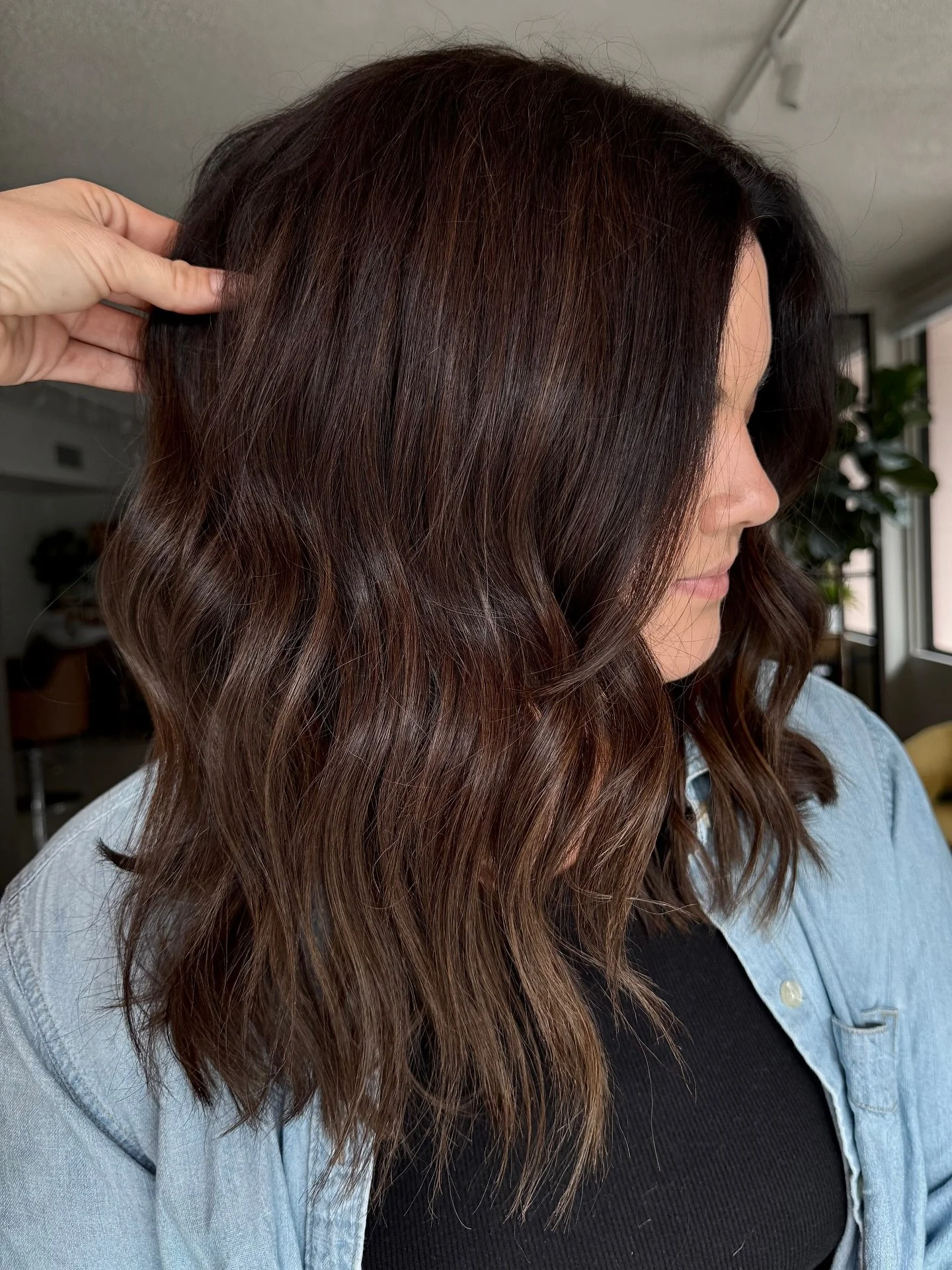 more dimensional brunettes pls 🙏🏼

I&rsquo;m accepting new clients - click the link in my bio to book online ⚡️

#stpetehair #stpetehairstylist #stpetehairsalon #nashvillehairsalon #nashvillehairstylist #nashvillehairextensions