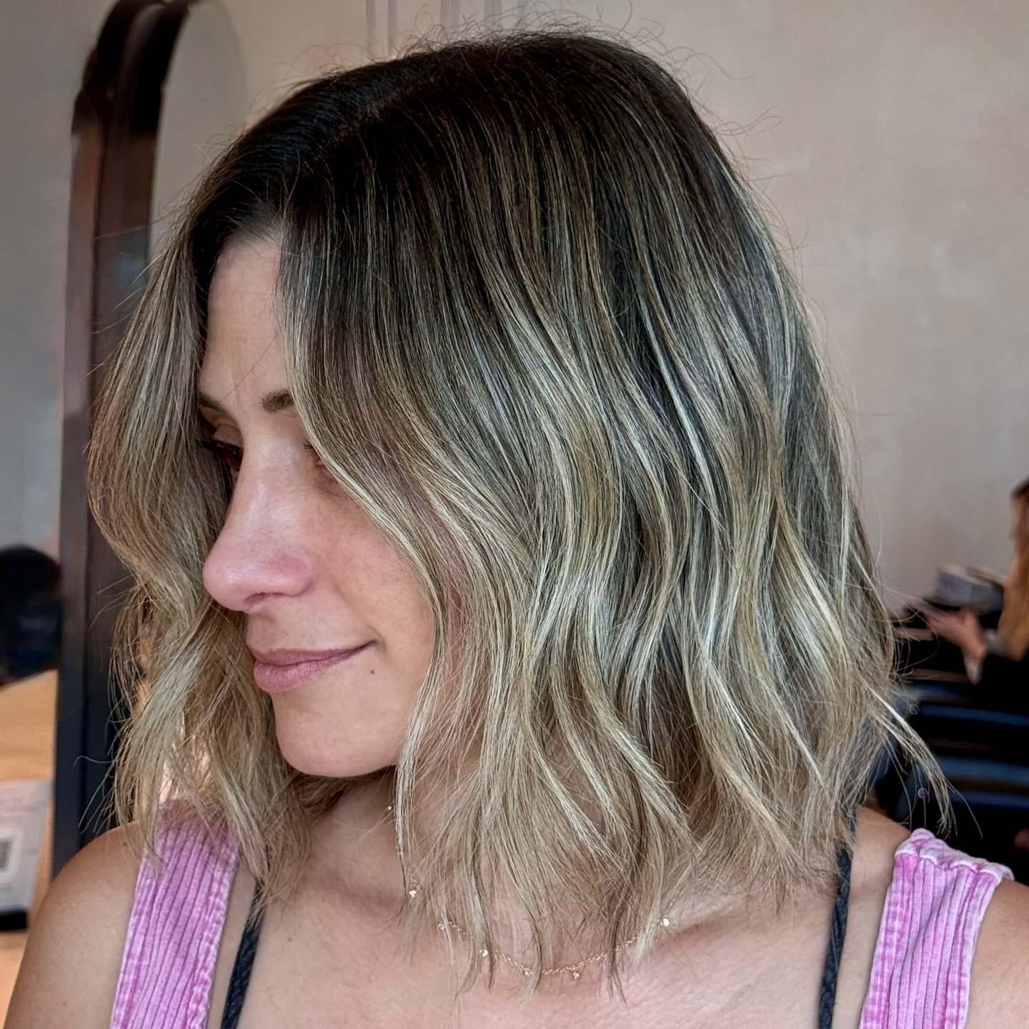 lived in blonde + lob 🤌🏼

Nashville, I&rsquo;m accepting new clients - dm me to get scheduled before the holidays ⚡️

Nashville hairstylist. Nashville hair extensions. Nashville hair salon. #nashvillehair #nashvillehairstylist #nashvillehairextensi