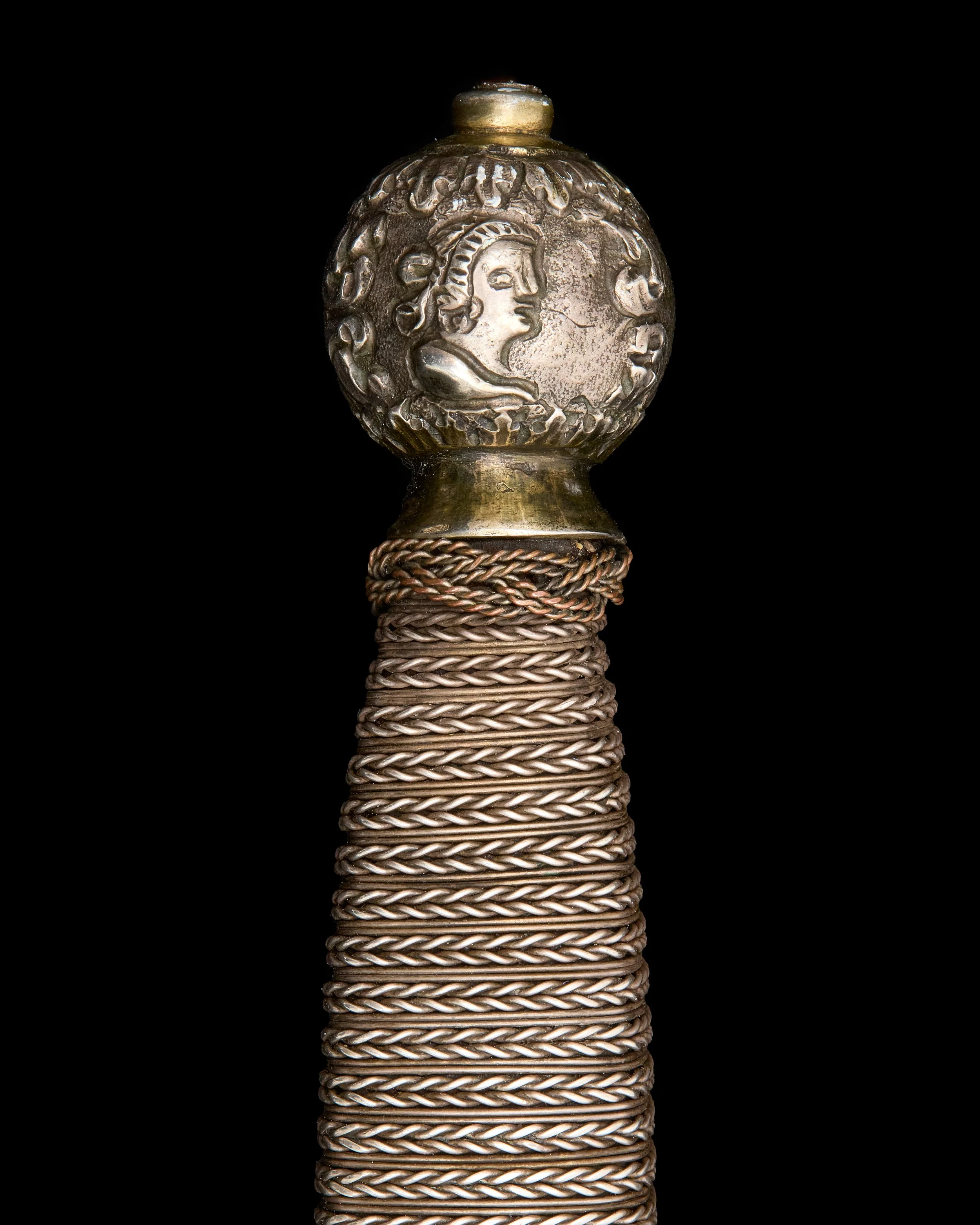 04Pommel.jpg
