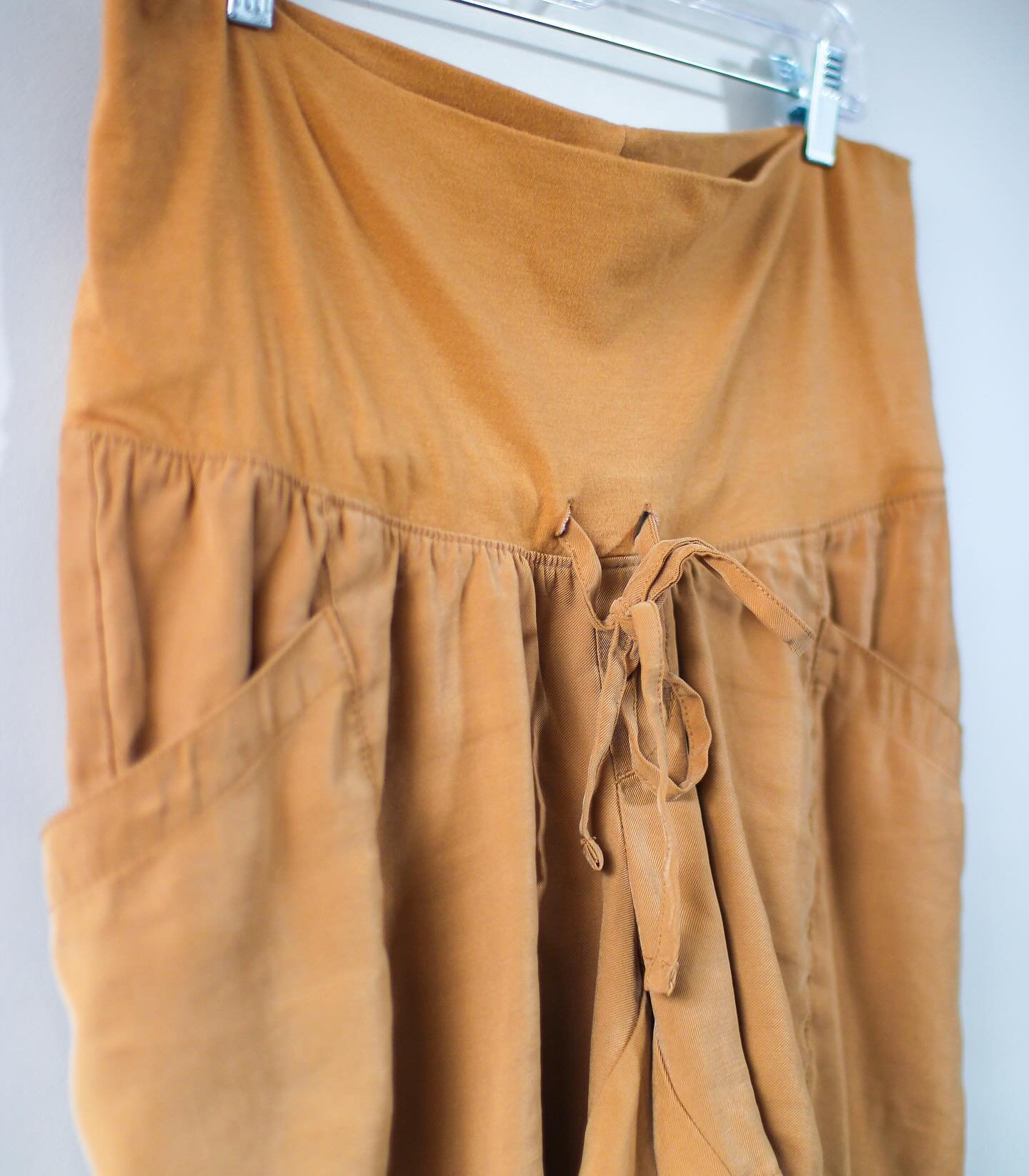 Lots of shorts in stock already, and new ones, like this pair, coming in hot! 

🤩These are Old Navy Maternity shorts in size Medium.

The colour is super easy to pair, they&rsquo;re EXTREMELY soft to the touch (velvety soft), functional side pockets