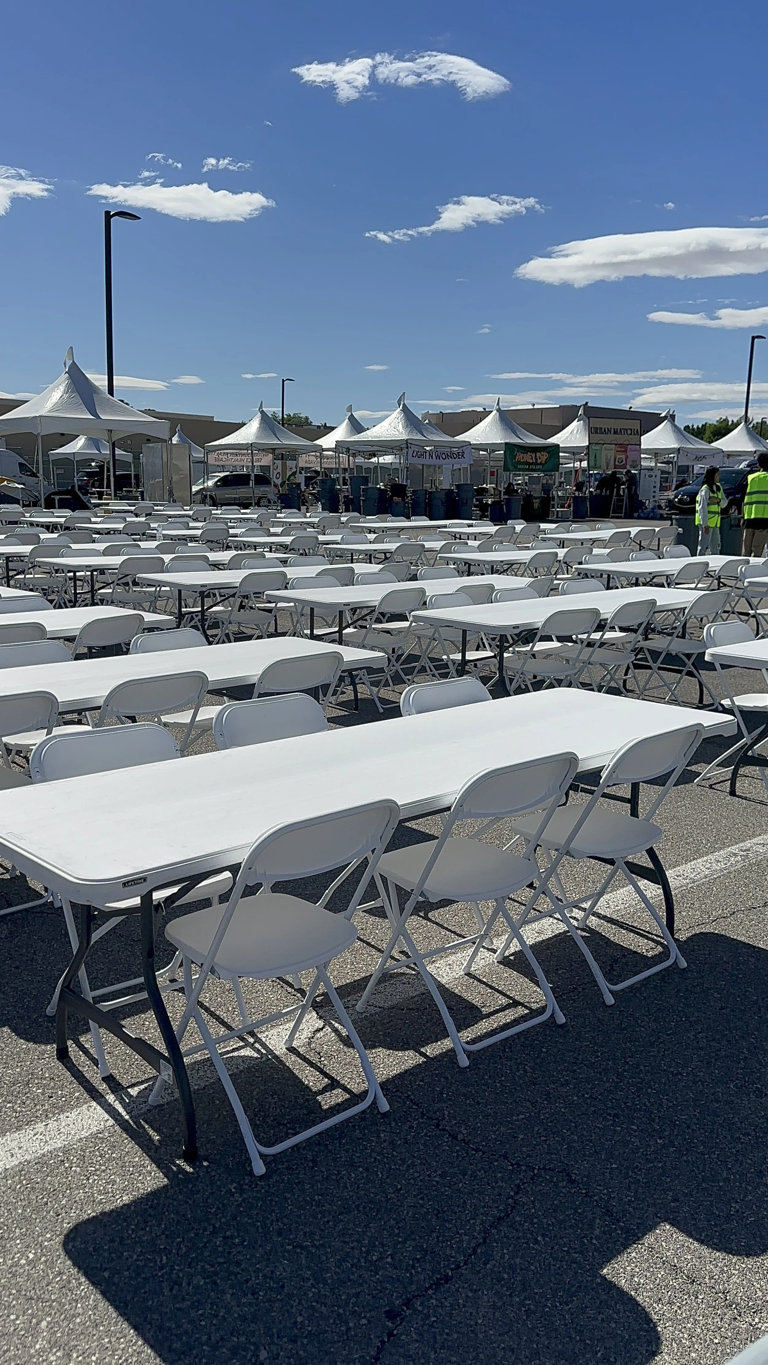 Posh Express Rentals offers luxury table rentals for any Las Vegas gathering. Your premier choice for party rentals and event rentals that elevate your décor.