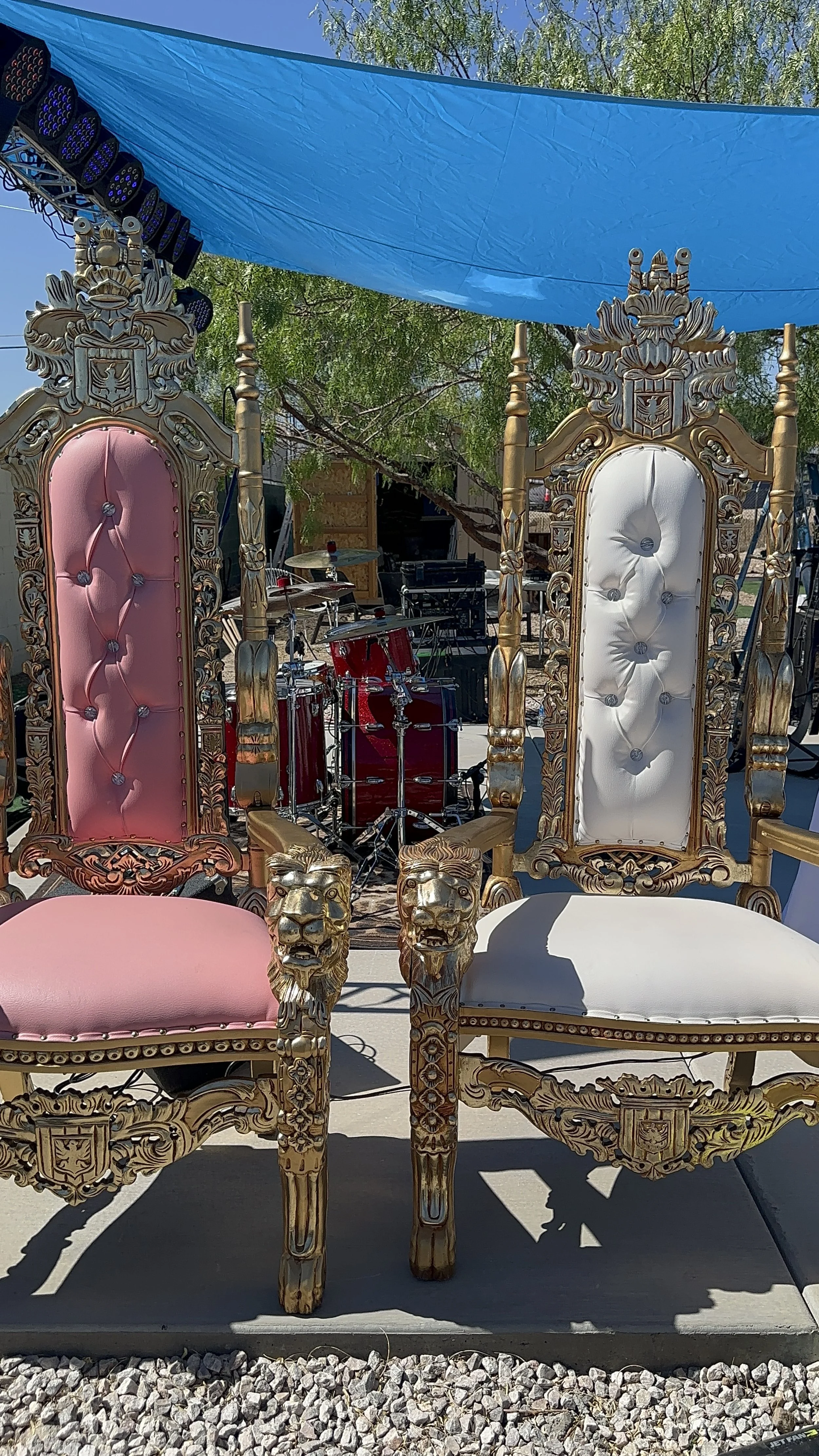 Luxury white and gold throne chair rentals by Posh Express Rentals in Las Vegas. High-end party rentals and Event Rentals for weddings, quinceañeras, and royal-themed galas.