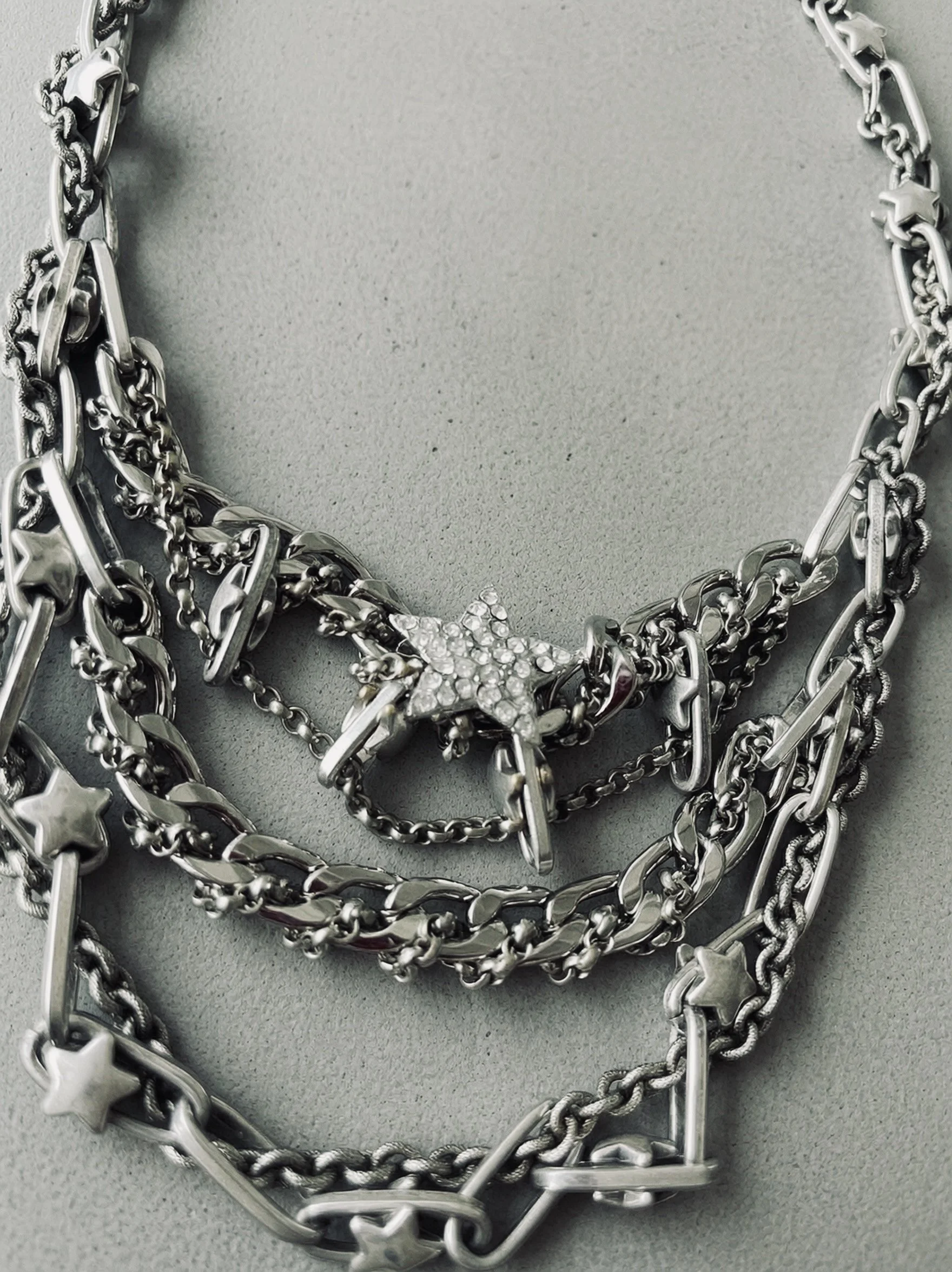 FALLEN STAR CHOKER NECKLACE