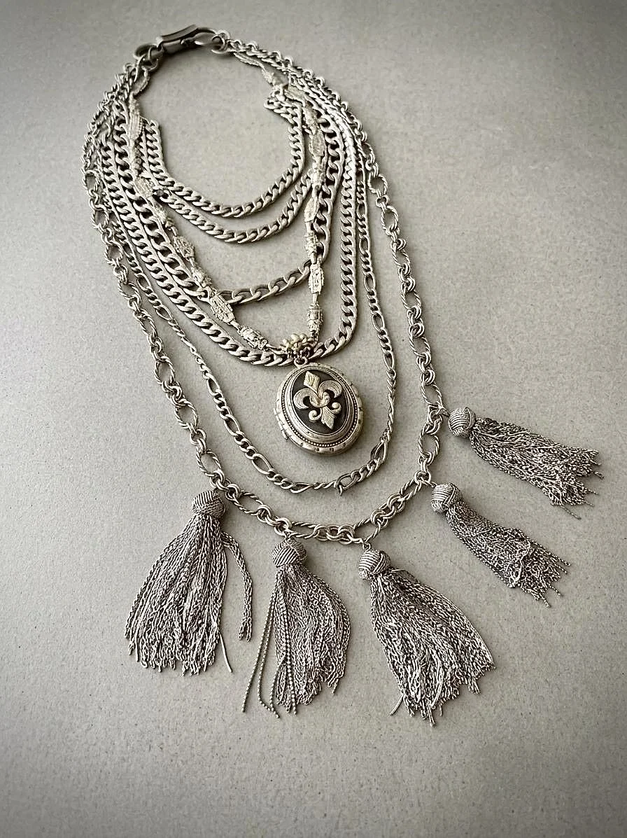 THEODORA NECKLACE