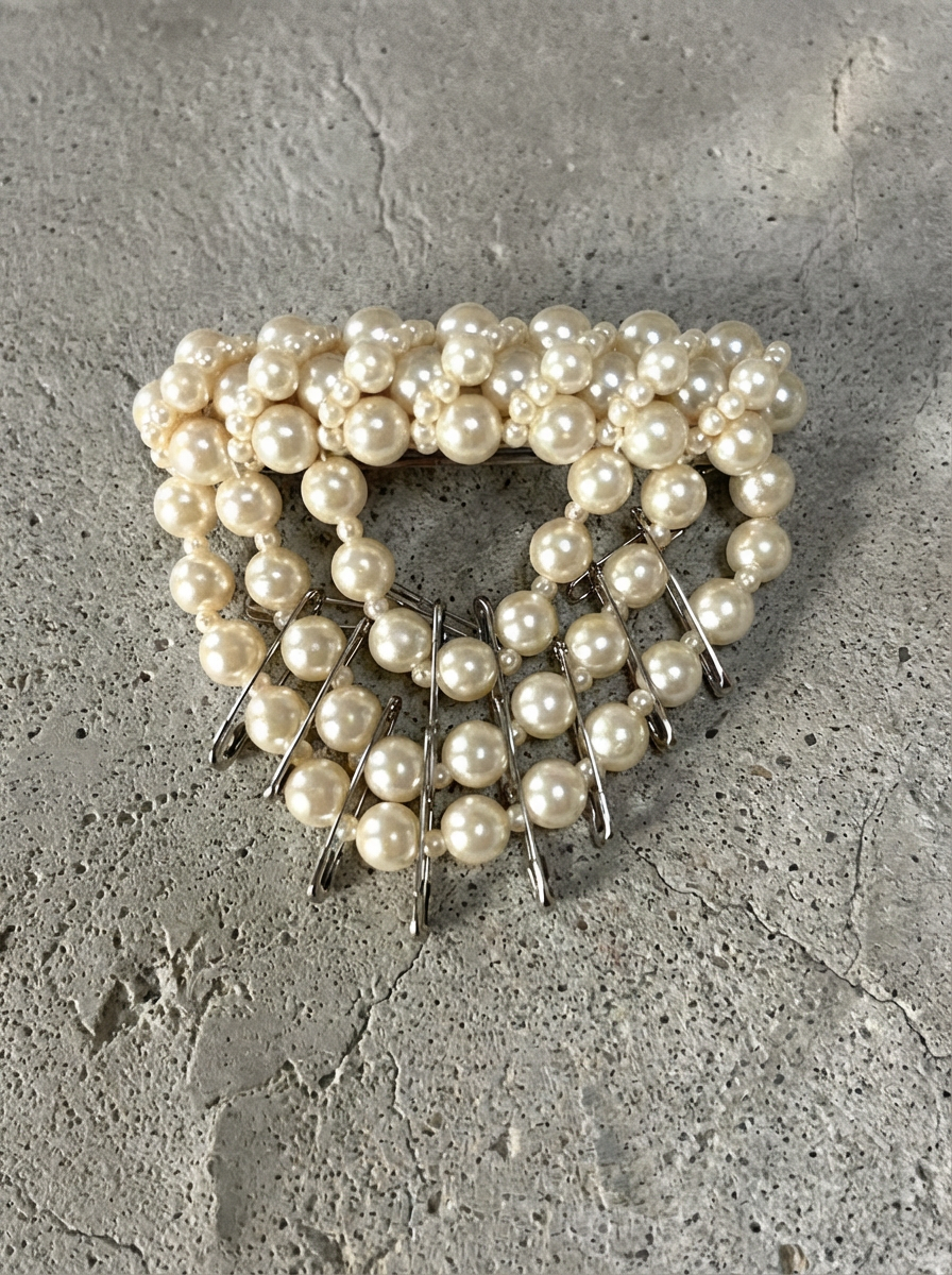 PUNK PEARL BARRETTE