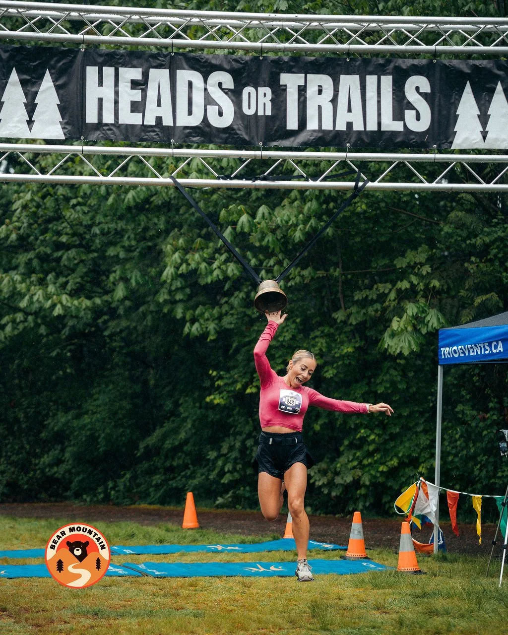 Who's ready to hit the BELL 🔔 🙋🏼&zwj;♀️

At @headsortrails events, the bell at the finish line is more than just a tradition, it's a symbol of perseverance, challenge, and triumph. 

Are you going to hit the BELL at one of our events? 

Trail Runn
