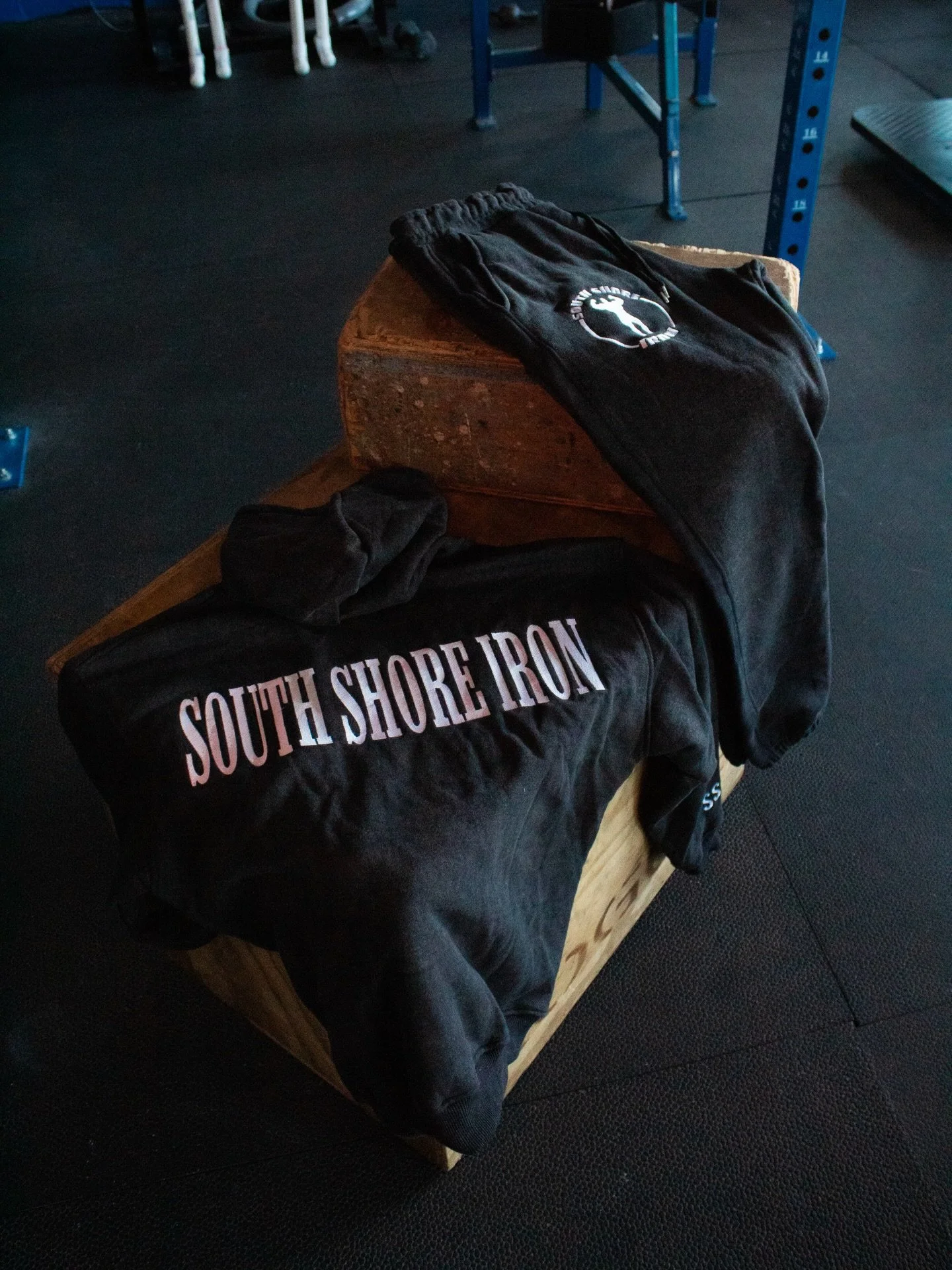 Grab the newest South Shore Iron merch before it sells out! 💪🔥

High-quality sweatsuits with premium embroidered details are now available at the front of SSI. Don&rsquo;t miss out!