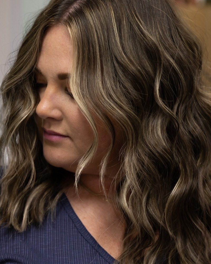 You can have a custom color with out crazy upkeep 🤗

Go bold or more understated, there are placements for your color that will NOT have to doing a retouch every 6-8 weeks. Most of our lived in color clients can go 3-6 months between refreshes! This