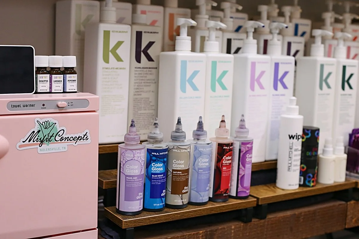 Have you heard? We are giving away LITERS 🤭

You still have until the end of march to enter and win a liter of wash and rinse, a styling product, a scalp brush, and a wet brush! So here is how: 

👉prebook your future services! All prebooked appoint