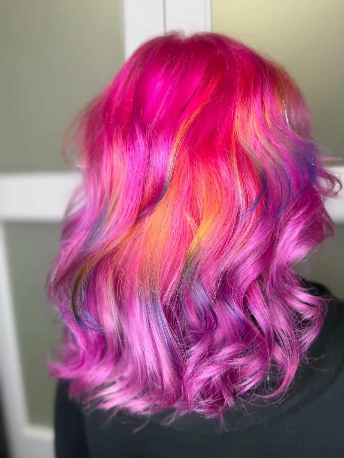 Lisa Frank revival color by @az_cuts_the_hair 🐬 🌈 

#misfitconcepts