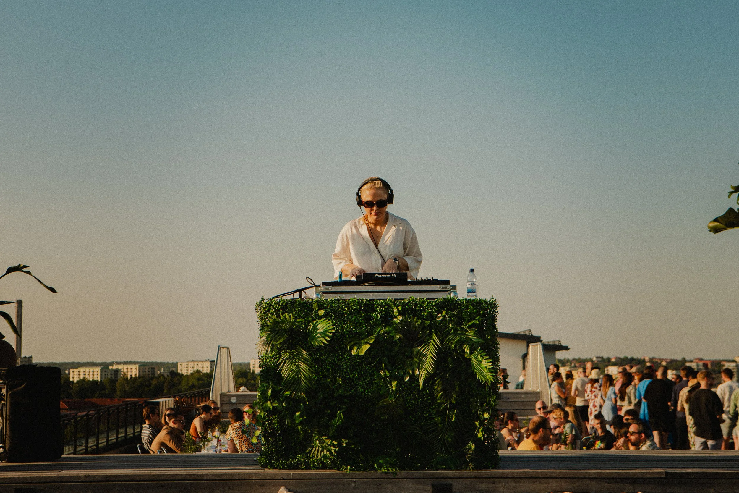 boka artist, dj och fotograf till ditt eventa