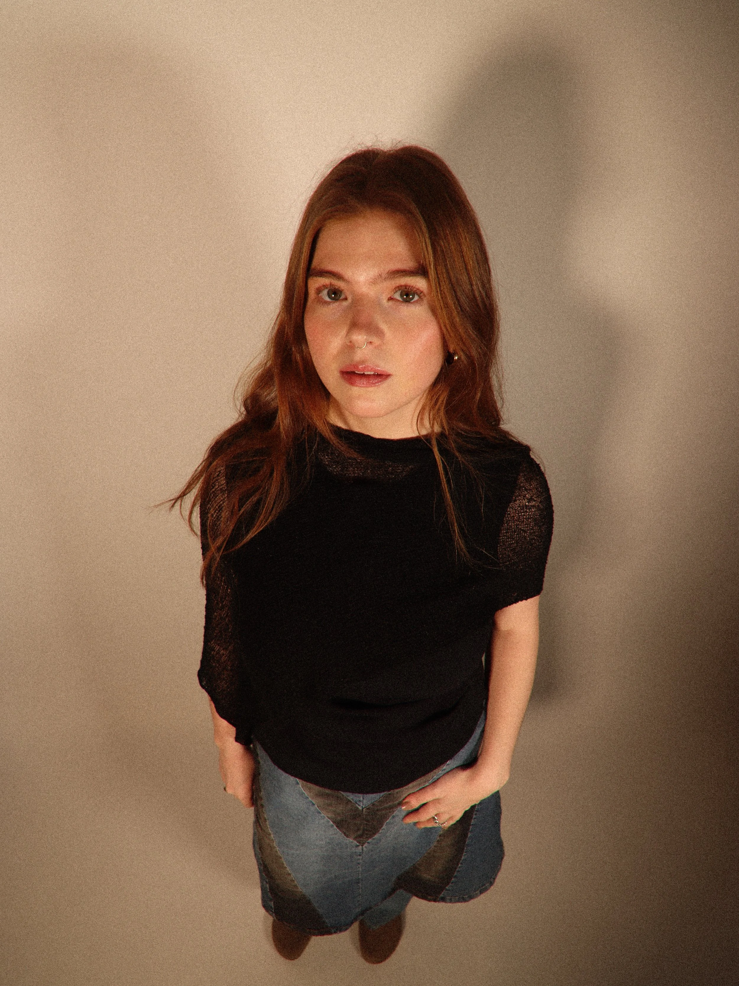 VENDELA BRASK

Vendela Brask &auml;r en Stockholmsbaserad indiepopartist n&aring;gonstans mellan main character komplex och existentiell kris. Med en f&ouml;rm&aring;ga att f&ouml;rvandla vardagligt &ouml;vert&auml;nkande till medryckande melodier bl