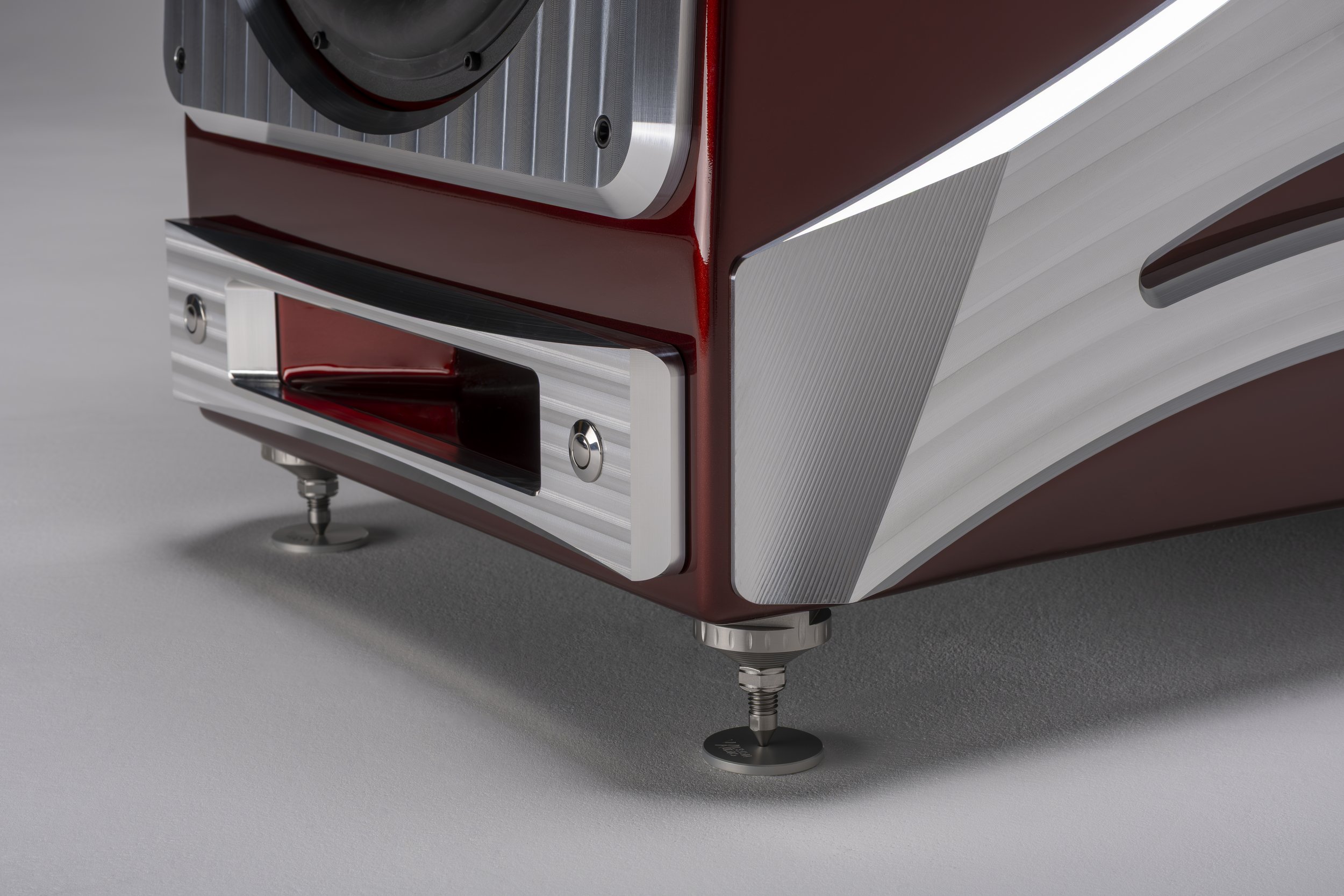 Autobiography Crowned Rose Quick Release Port.JPG