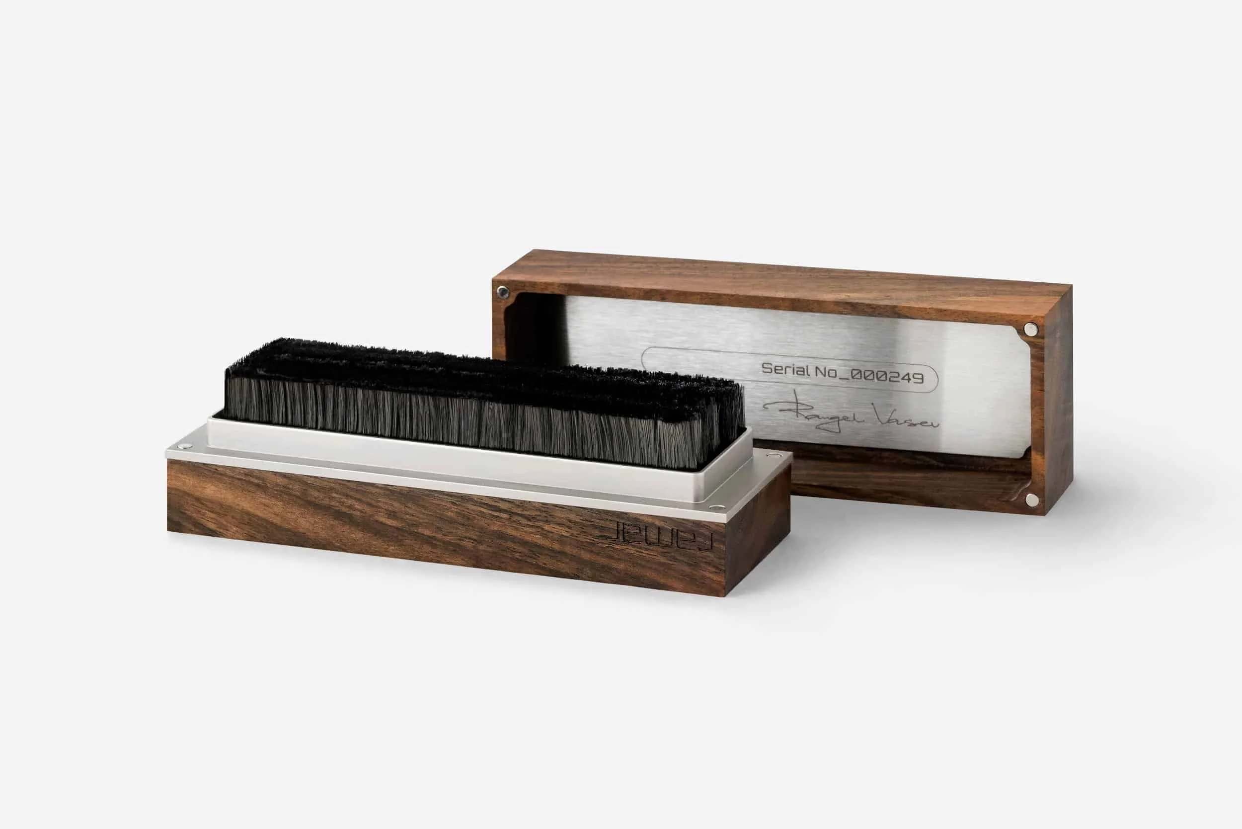 Tina record brush