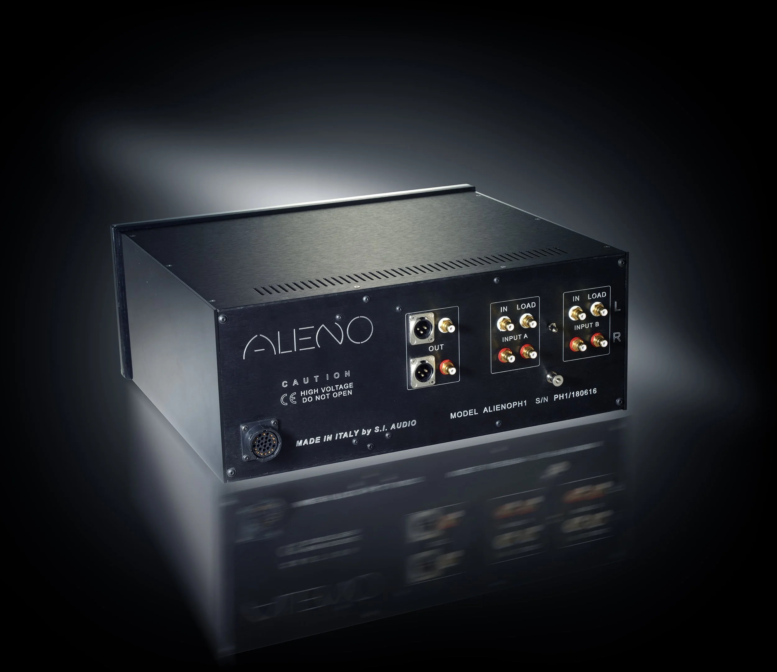 Alieno Phono Preamplifier Rear View