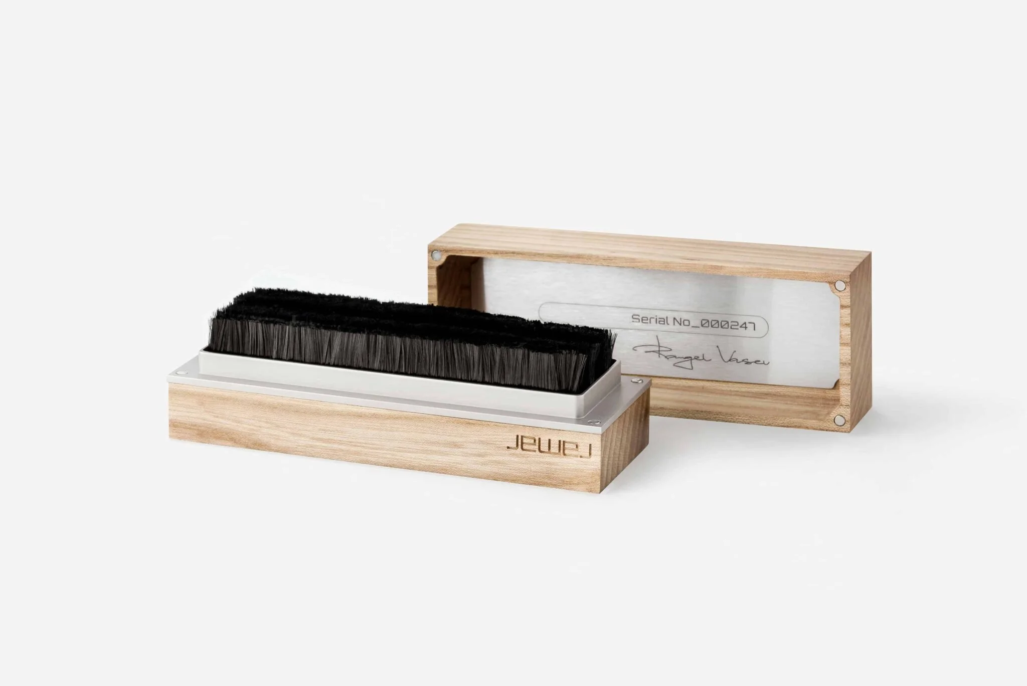 Record brush Joni