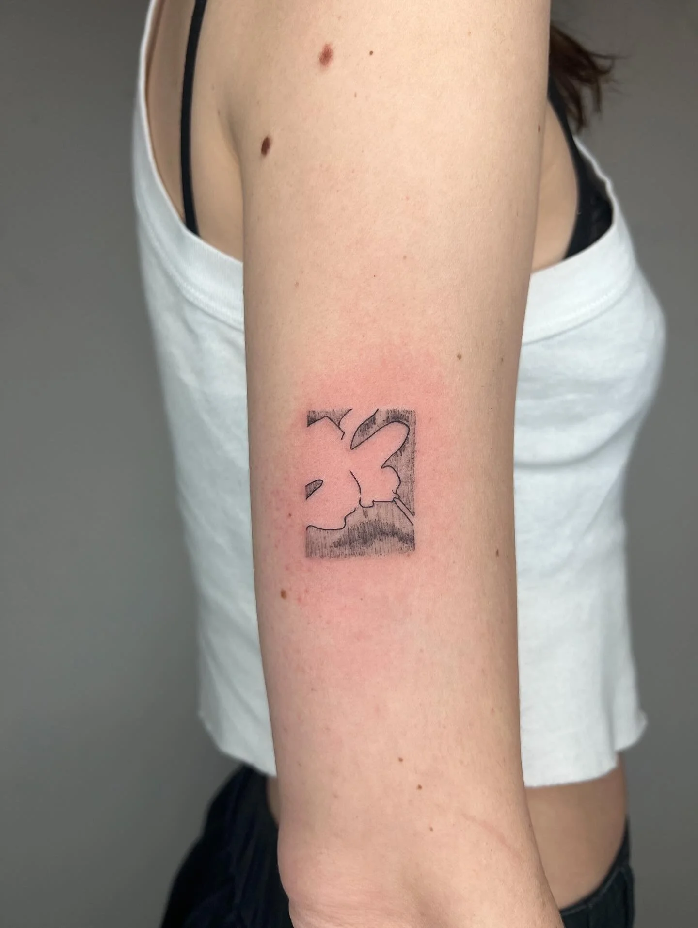 Texture and more!! Tysm Abigail 🌟👨&zwj;🌾
-
-
-
-
#newyorktattoos #tattoos #queer femme fineline brookylntattoos bkj nyctattoo