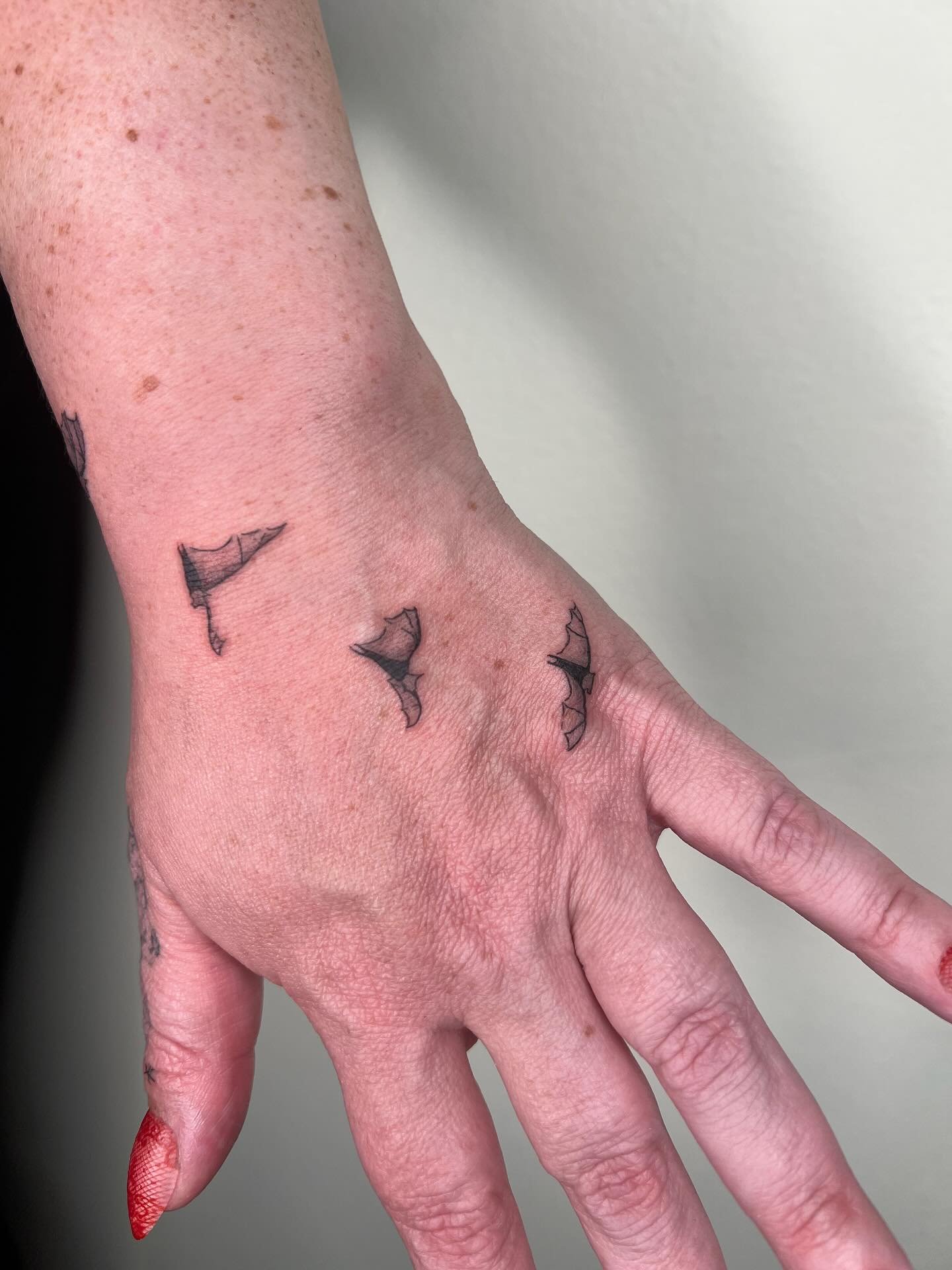 Bats! With the nails to match 🥵😫💅

This is another Colorado catch up post and eventually yes I will post some tattoos I&rsquo;ve done in NY lol. Ty as always to Stephanie for the trust and for coming back again and again :,) 
-
-
-
-
-
#newyorktat