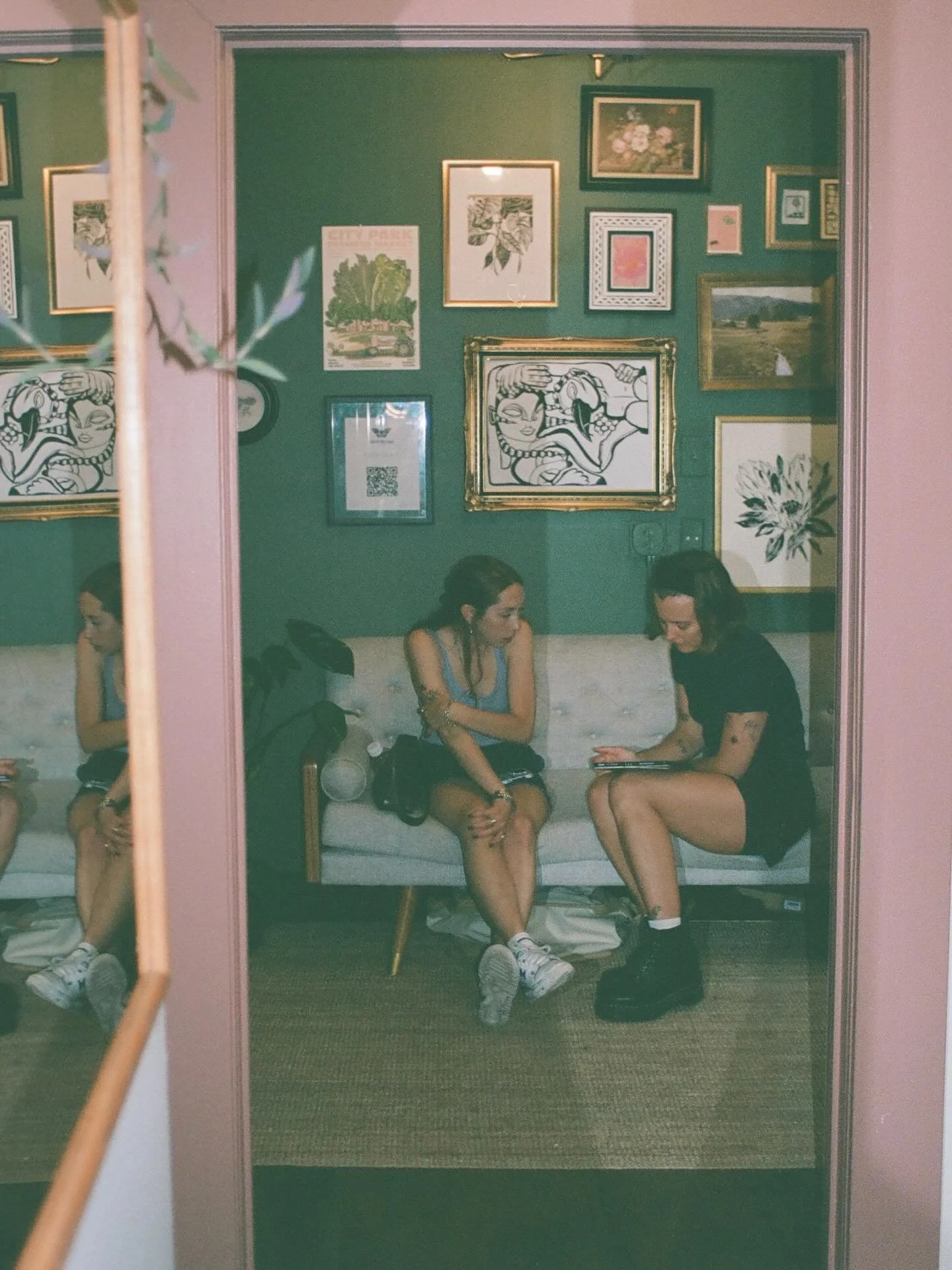 before we all moved from the Daydream Denver space sweet angel @trashbabycheese was so kind and took photos of me working (client permission approved 🫡) and I realized I never got to share them bc of moving etc! so here they are now and how freaking