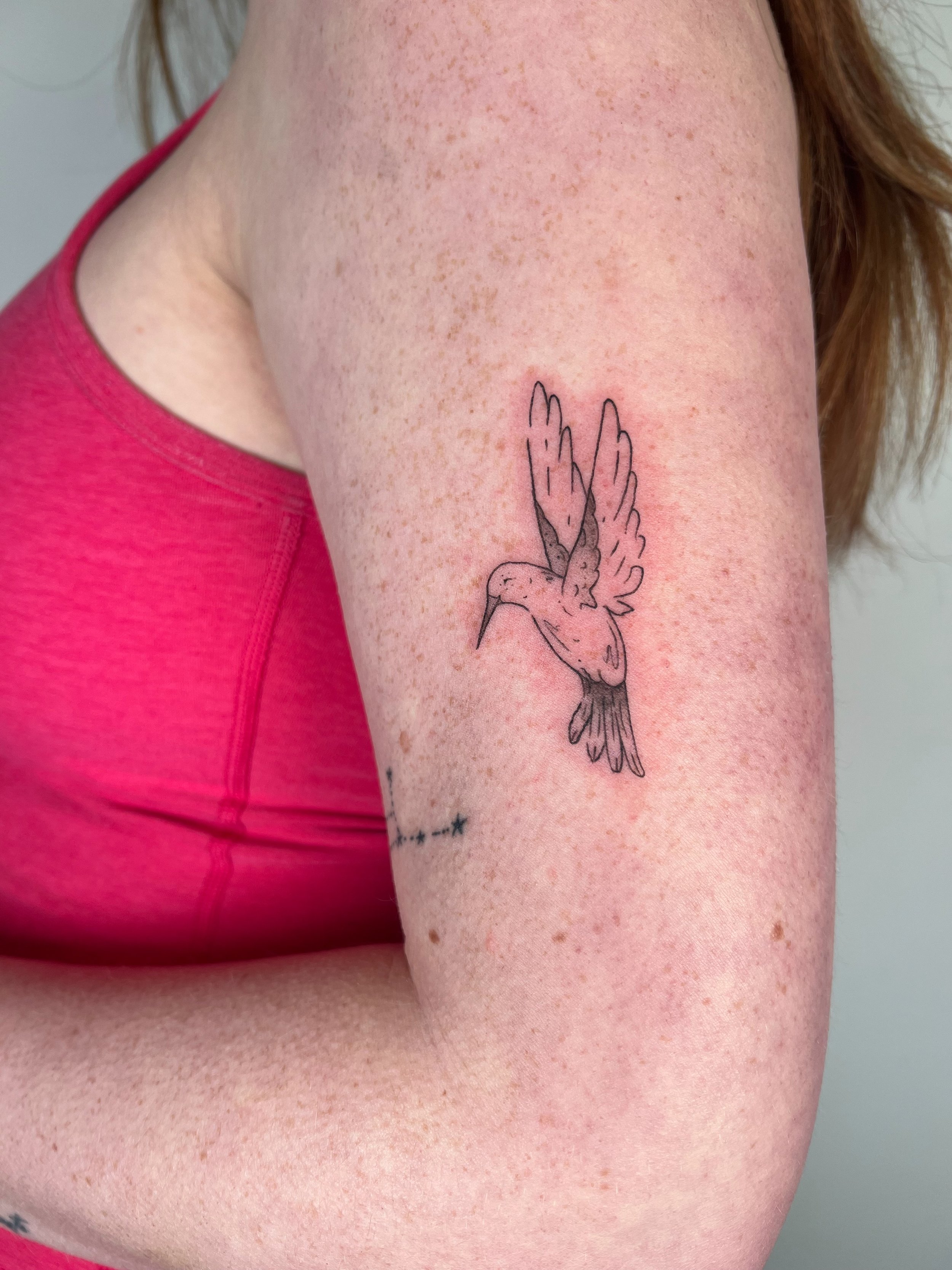 Sweetie for the GRADUATE! Congrats to my fav Mikaela on her masters WOOOOHOO 🤸🏕️✨ (and. this tattoo was mom approved on graduation day😤💰)
-
-
-
-
#nyctattoo #tattoos #queer #bkj #fineline