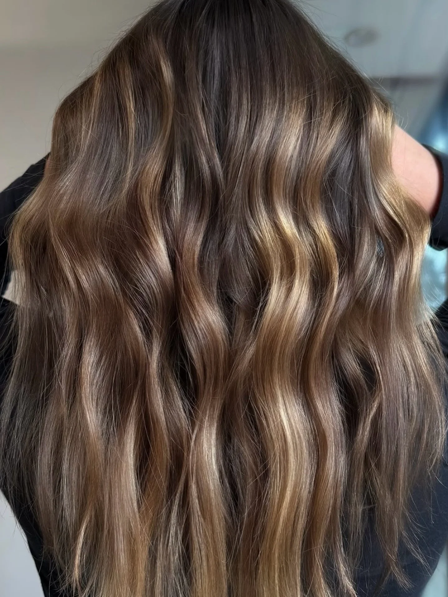 I think we can all agree a touch of brunette dimension is always a must! @coloredbykyleys latest look says it all! 🤎🍂

#hair #hairinspo #hairstylist #haussalon #hairgoals #salon