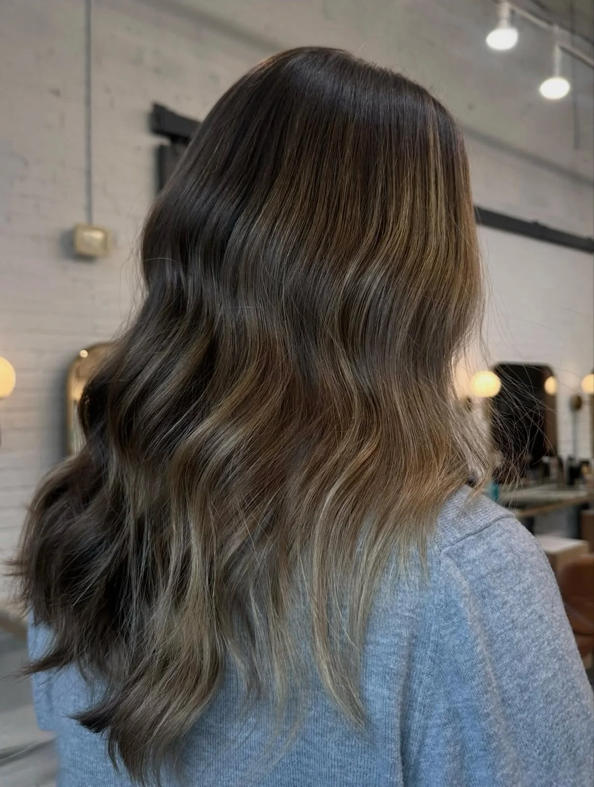 Proof you can add dimension without going blonde! 🍯🤎 The prettiest sunkist brunette by @itscolorbykenzie 

Book your next color appointment using our link in bio or by giving us a call! ✨

 #hairinspo #summerhair #minneapolis #haussalon #salon