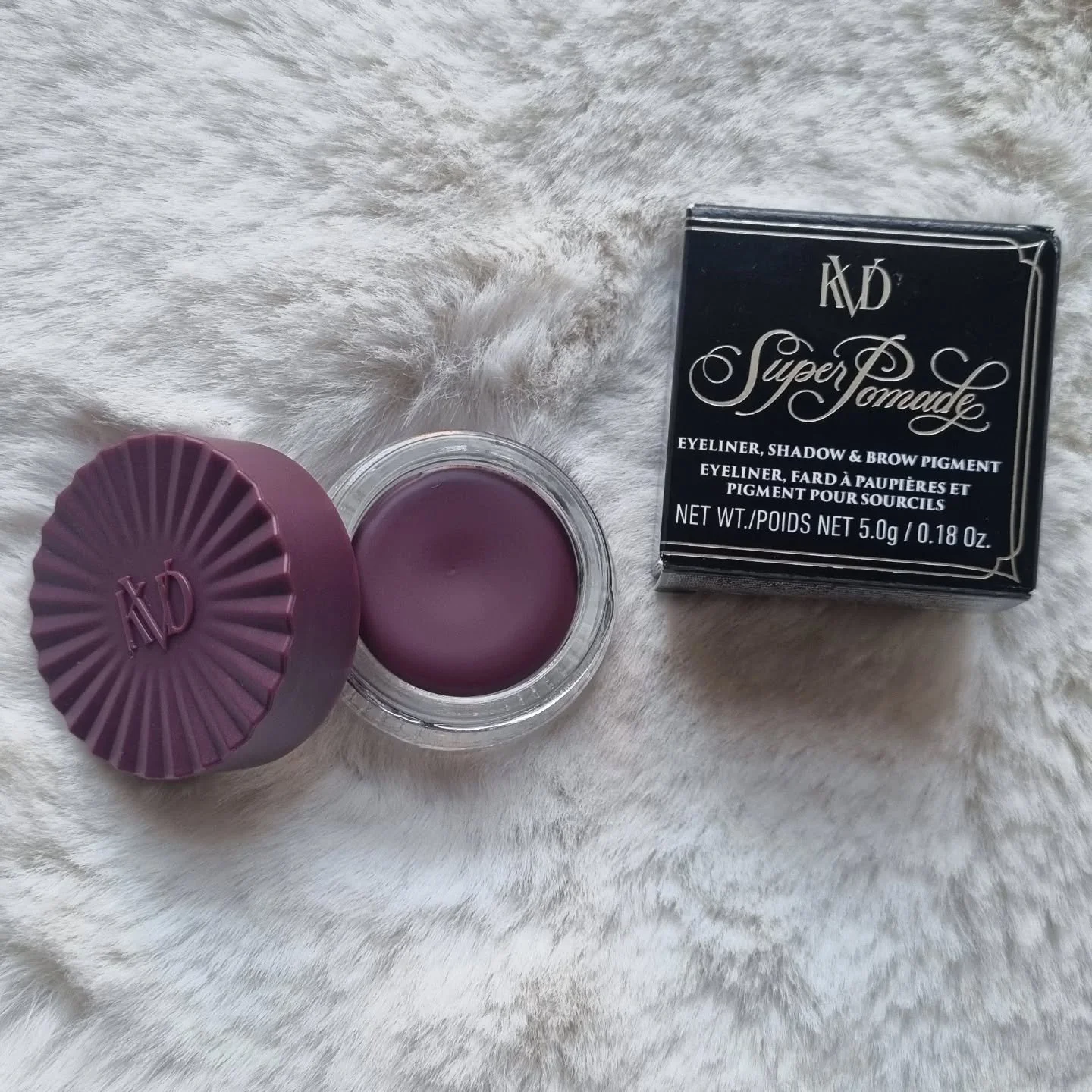 GEL LINER 
If you struggle with liquid eyeliners then a gel formula could be for you.  Use a flat angle brush to push the colour along the lashline for definition without the frustration when it doesn't match perfectly on the other eye. You can just 