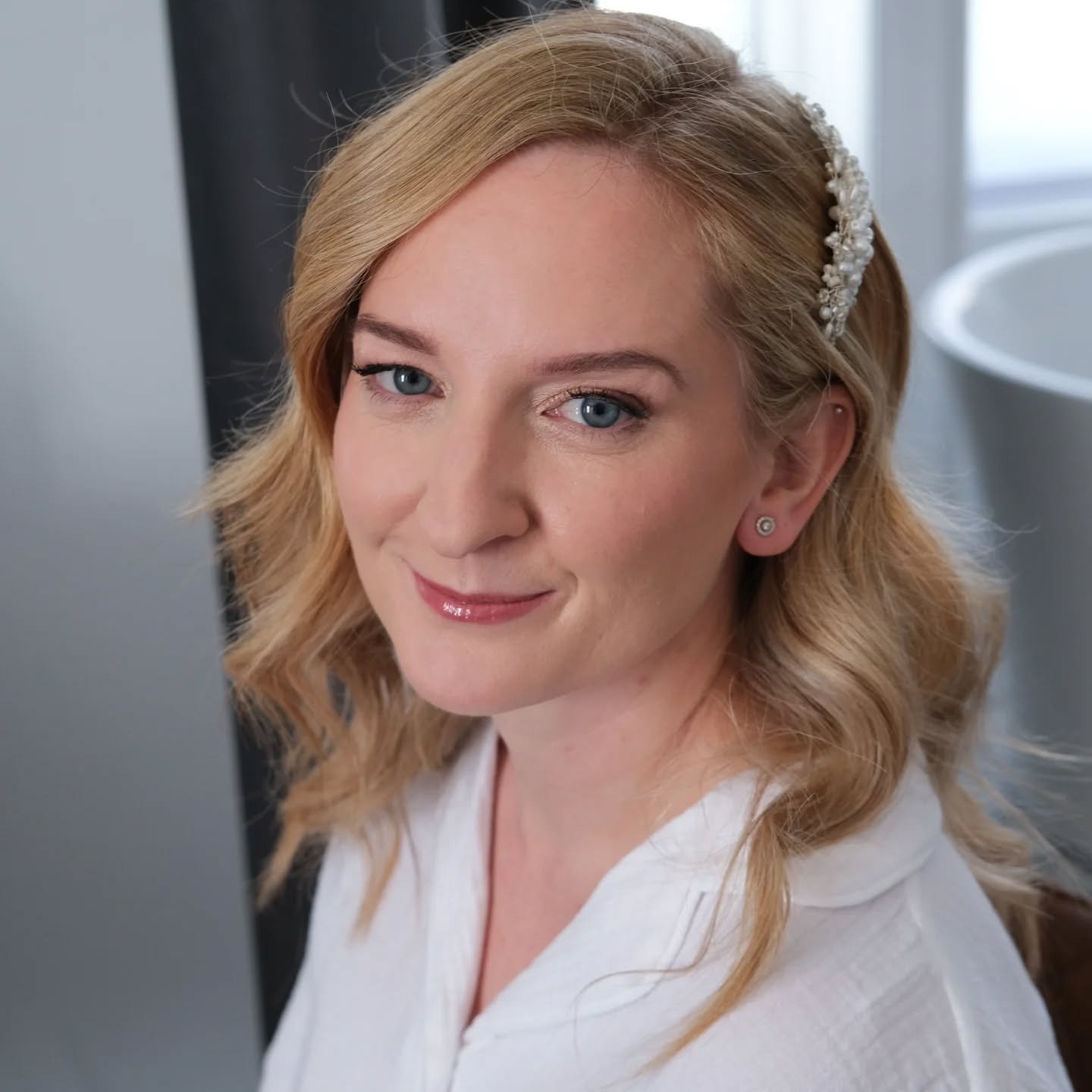 WINTER WEDDING
Beautiful Lauren celebrated in style last month. We focussed on making her skin look luminous by layering lightweight products  for a real skin glow that lasted all day.
.
#bluevanillabeauty #weybridgemakeupartist #surreywedding