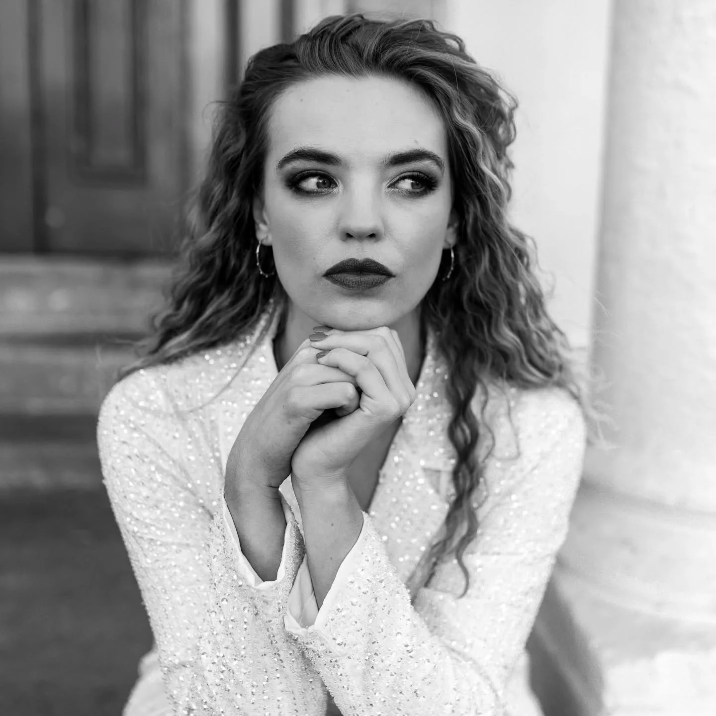 SEQUINS AND RED LIPPIE
Bridal make-up can be anything you want it to be.
.
#weddingmakeupsurrey #bluevanillabeauty #marylebonetownhallweddings 
#braidandbloom @francescacosh @wildrosebridalhair