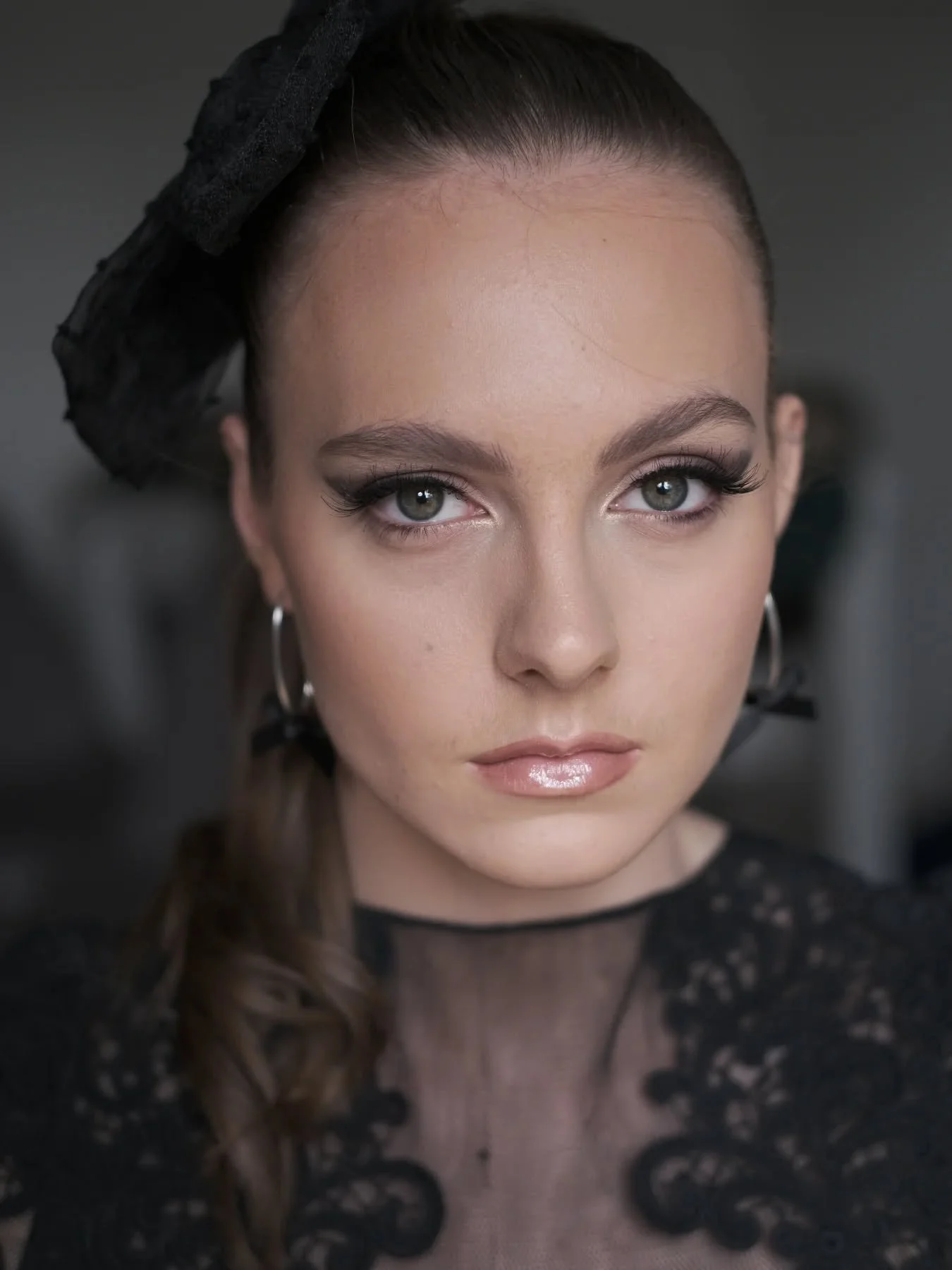 BEAUTIFUL EVENING LOOK
Lush lashes and a beige nude glossy lip.
#makeupartistweybridge #surreymakeupartist #bluevanillabeauty #prommakeupsurrey #eveningmakeupsurrey