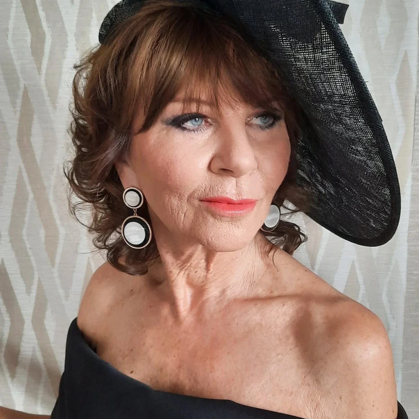 BRINGING THE GLAM
there's no right or wrong when it comes to your make-up style, find a look that makes you feel a million dollars and then werrrkk it!
.
#glammotherofthegroom #bluevanillabeauty #surreymua #weybridgemakeupartist #fleetmakeupartist