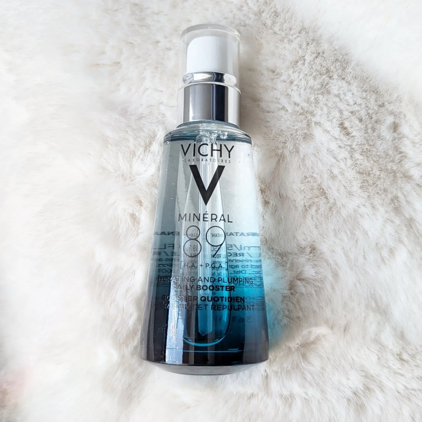 BACK IN THE KIT
@vichylaboratoires  Mineral 89 serum for an instant skin hydration boost before make-up.
#bluevanillabeauty #weybridgemakeupartist #surreymua #guildfordmakeupartist #vichyserum