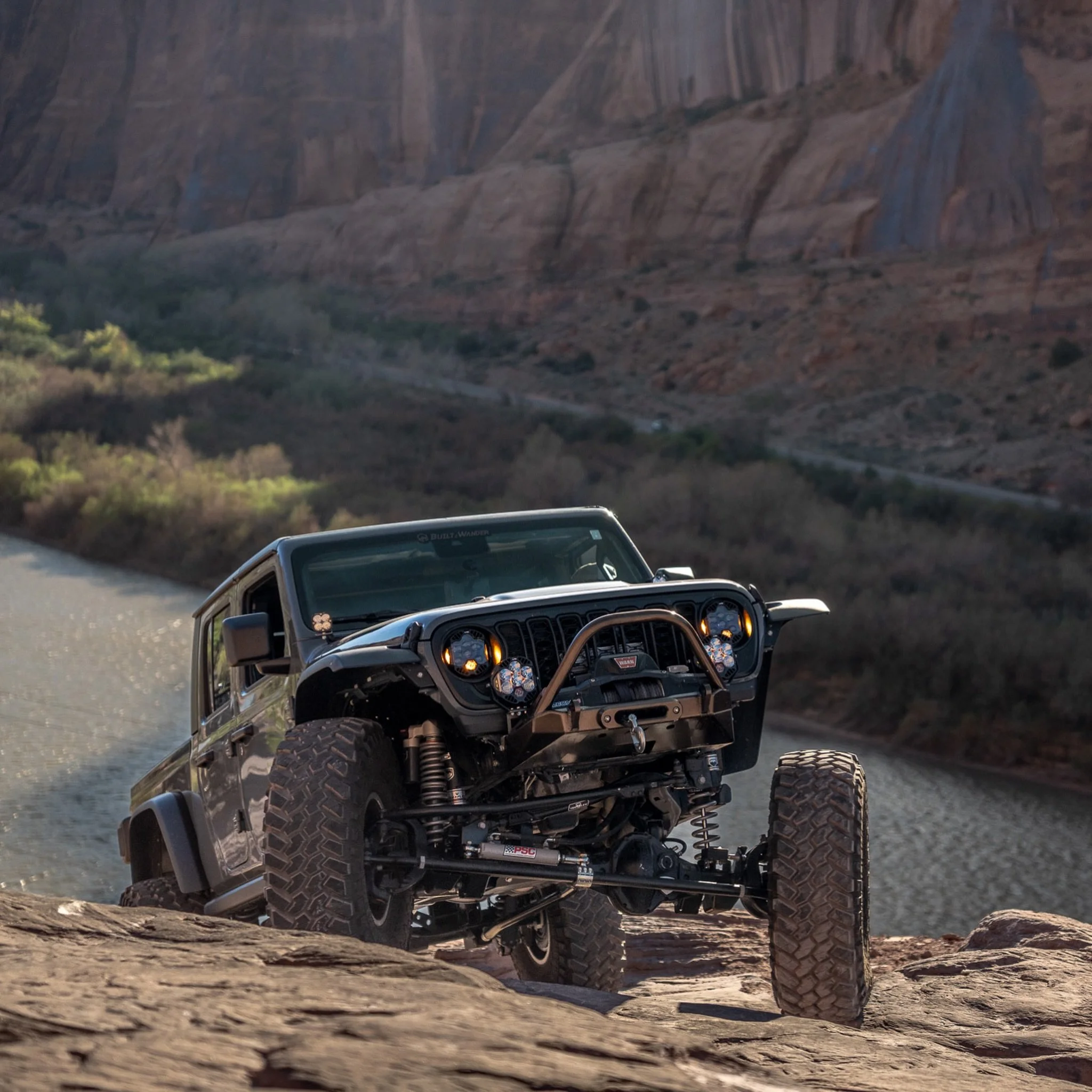 Armor is important and @motobilt_inc doesn&rsquo;t miss! 

Get all your Motobilt armor at 3D Offroad.