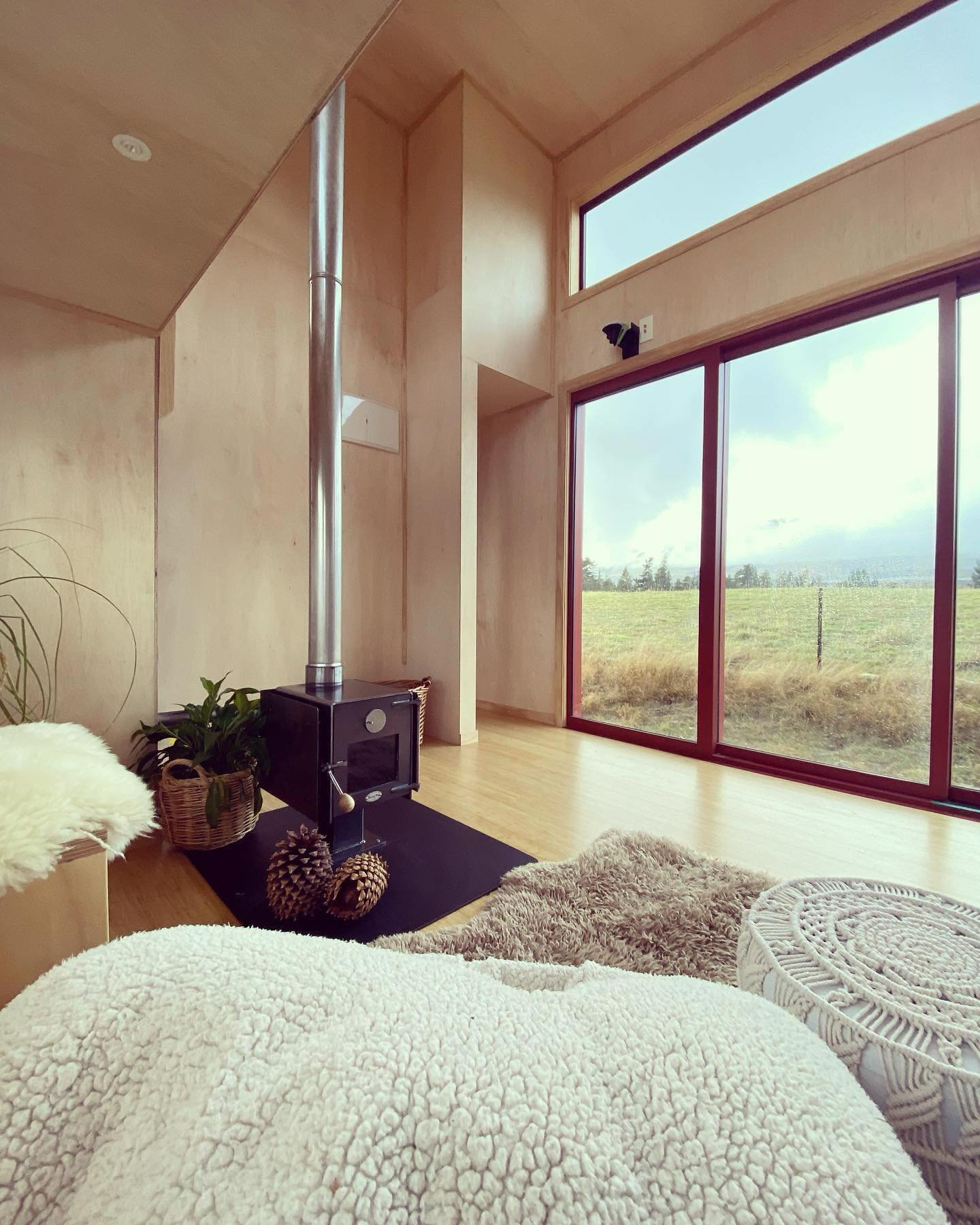 Let&rsquo;s take a moment to revisit this beautiful build, brought to you by the Wanaka workshop! Crafted with meticulous attention to detail, our talented team has created a warm and inviting space that feels like a true home. 

This particular clie