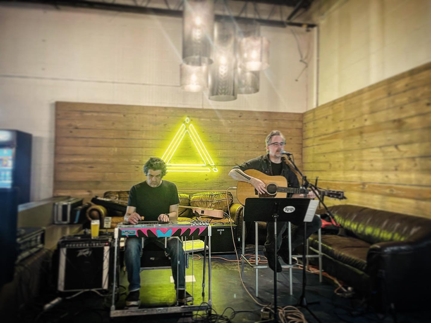 @toddblair10 and I had some fun on a last minute gig @triplecrossing Fulton last night. Great to meet some new folks and also to play a couple of tunes with @w00nky and @kangarusso27