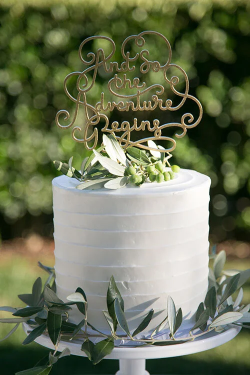 BR Cohen wedding cake in a minimalistic white