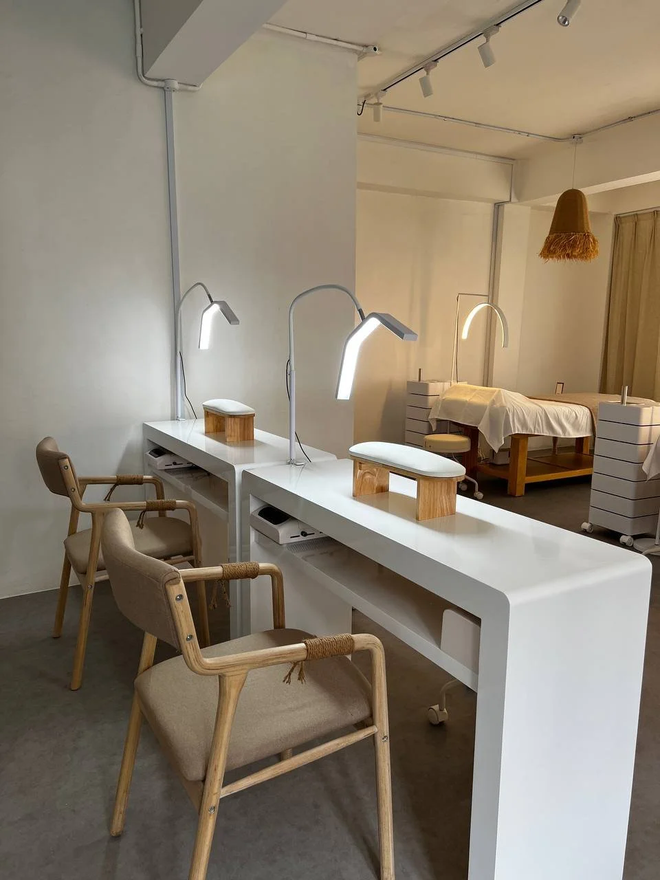 Manicure & Nail Workstation