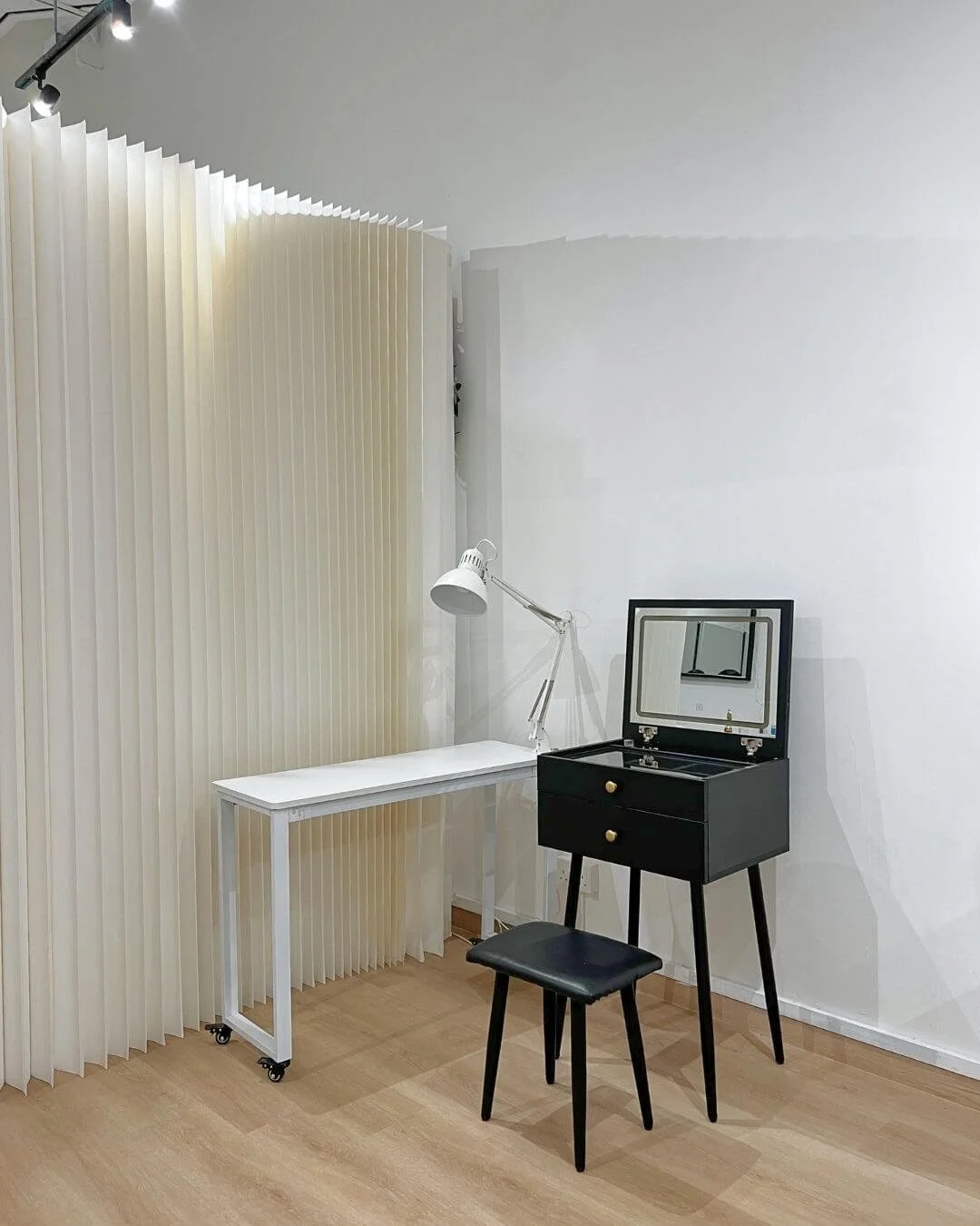 Makeup Station | Nicole Highway