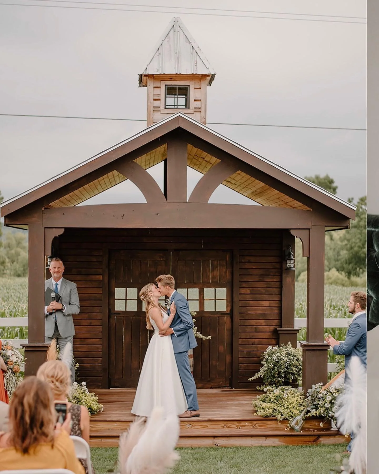 I NOW OFFER WEDDING PACKAGES🎉 
&bull;
Getting hitched? Know someone getting hitched? Consider me your one stop shop to a stress free wedding! Included in my services for ALL packages is wedding timeline planning. I will have your big day scheduled d