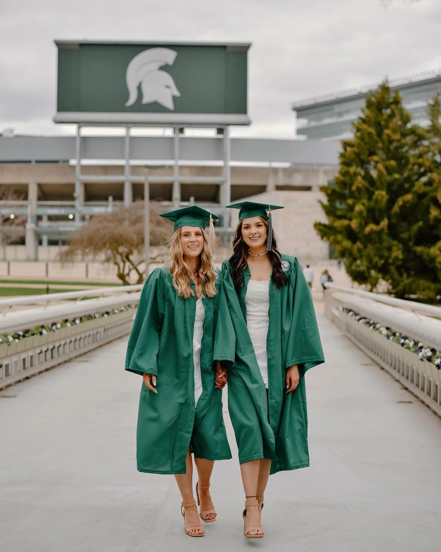 Hey MSU Spartans! 💚🤍 (and other HS/college grads) Are you graduating in the class of 2023⁉️ If you are&hellip;and want this MASSIVE achievement documented, consider sliding me a little DM and we can make arrangements for that to happen 😙 I still h