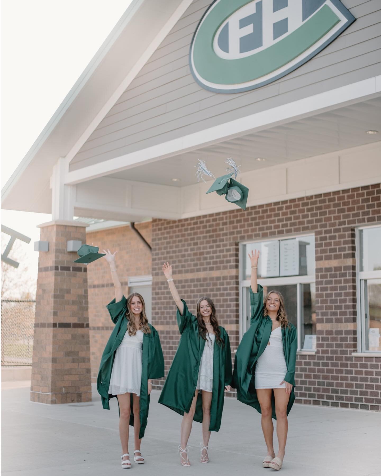 Gabby, Sydney, and Abby&rsquo;s grad party is today, so I wanted to show off their BEAUTIFUL grad session before heading out 🤩 Congrats girls 🍾