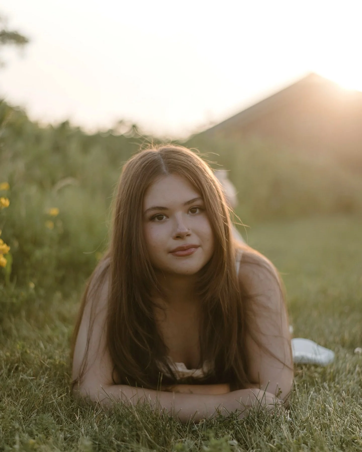 Beautiful night sandwiched between hot weather and storms for London 🤩 Senior season is in full swing for me! A couple sessions left in September, the last summery month in MI, check my website to book!
&bull;
#photography #photoshoot #photographer 