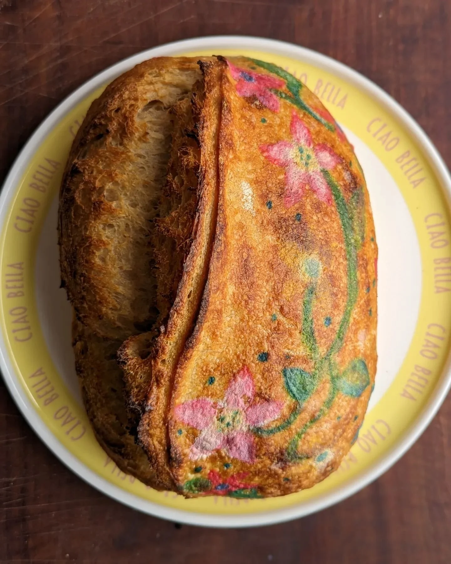 Finally gave this a try after multiple ppl telling me to 😂 and whilst I said I couldn't paint 🎨 I am not mad how this turned out 😍😍😍😍 (although you cannot see the yellow after being baked 🫠🫠🫠)

Creating sourdough is a therapeutic process and