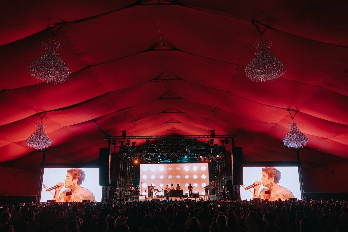 @coachella round 1 was ⚡️⚡️⚡️ @dprian 

s/o to this band/crew
MD/Bass: @iamedisonlo 
Keys/Guitar: @kimviworldwide 
Drums: @garrit_tillman 
FOH: @tolius 
#dprian #coachella #dprchella #dpr #dprlive