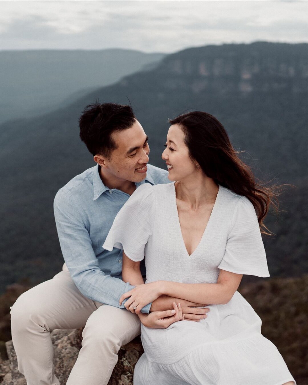 A month of rain delays but we finally made it to the mountains! Jane and Michael and a casual pre-wedding with an epic view ⛰️