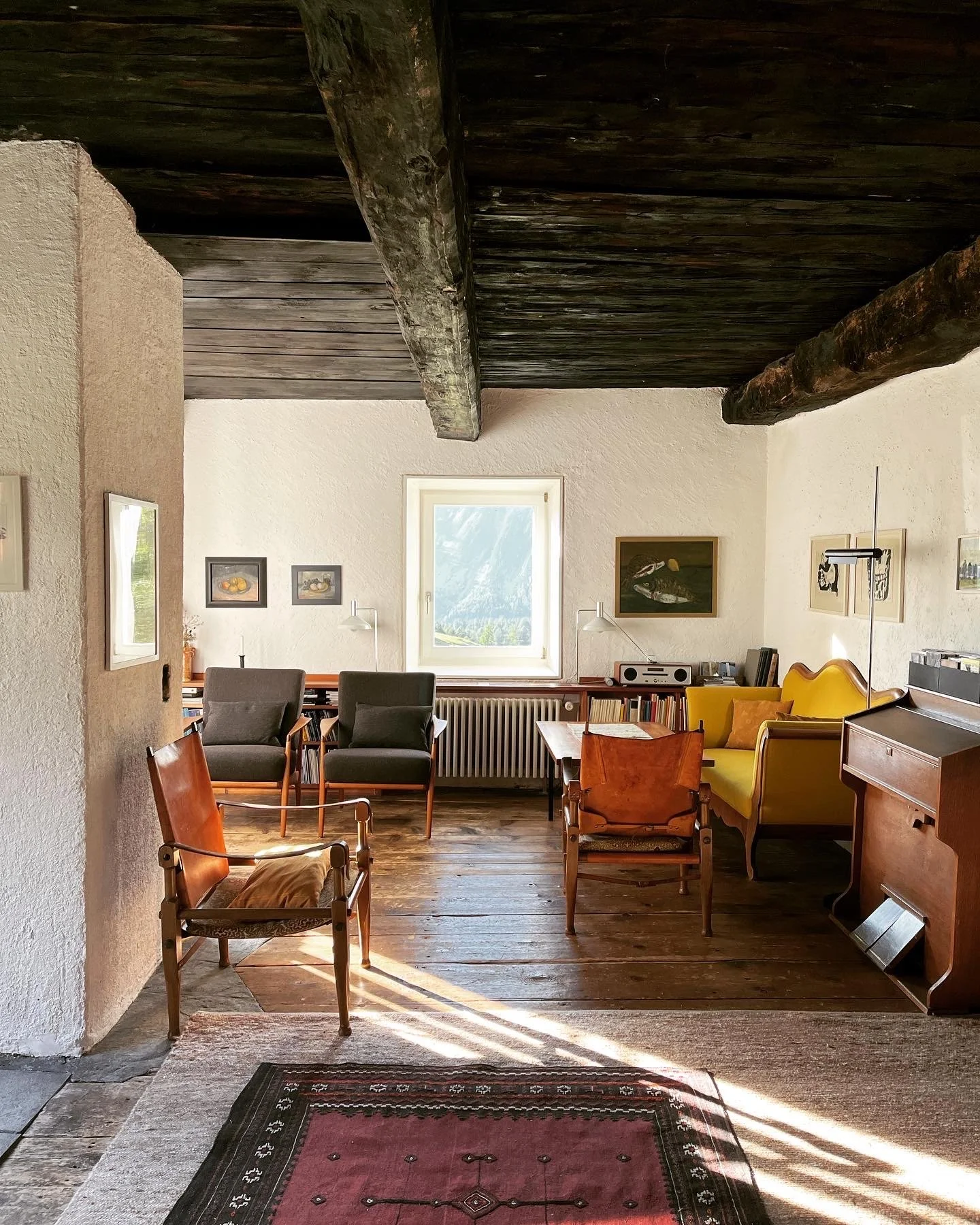 Wohnhalle mit Cheminée