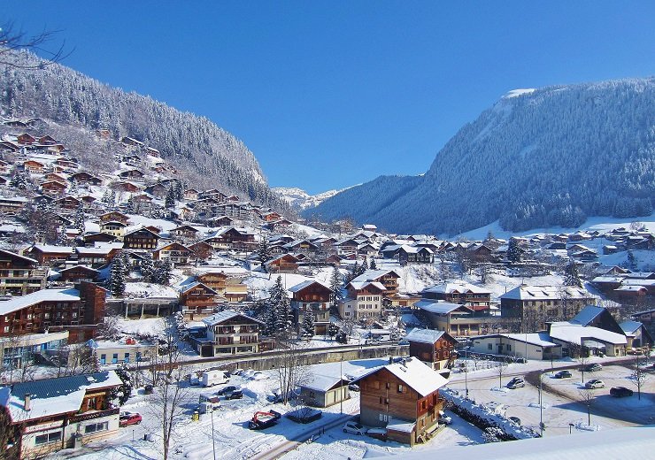 Morzine - view towards Avoriaz OLD.jpg
