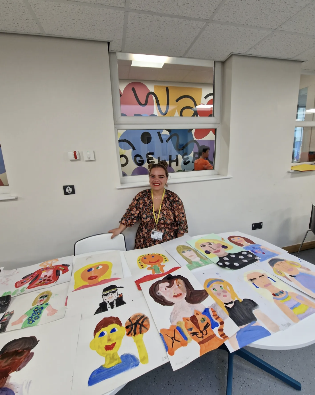 Local artist Liv Alice inspires creativity at Sale primary school