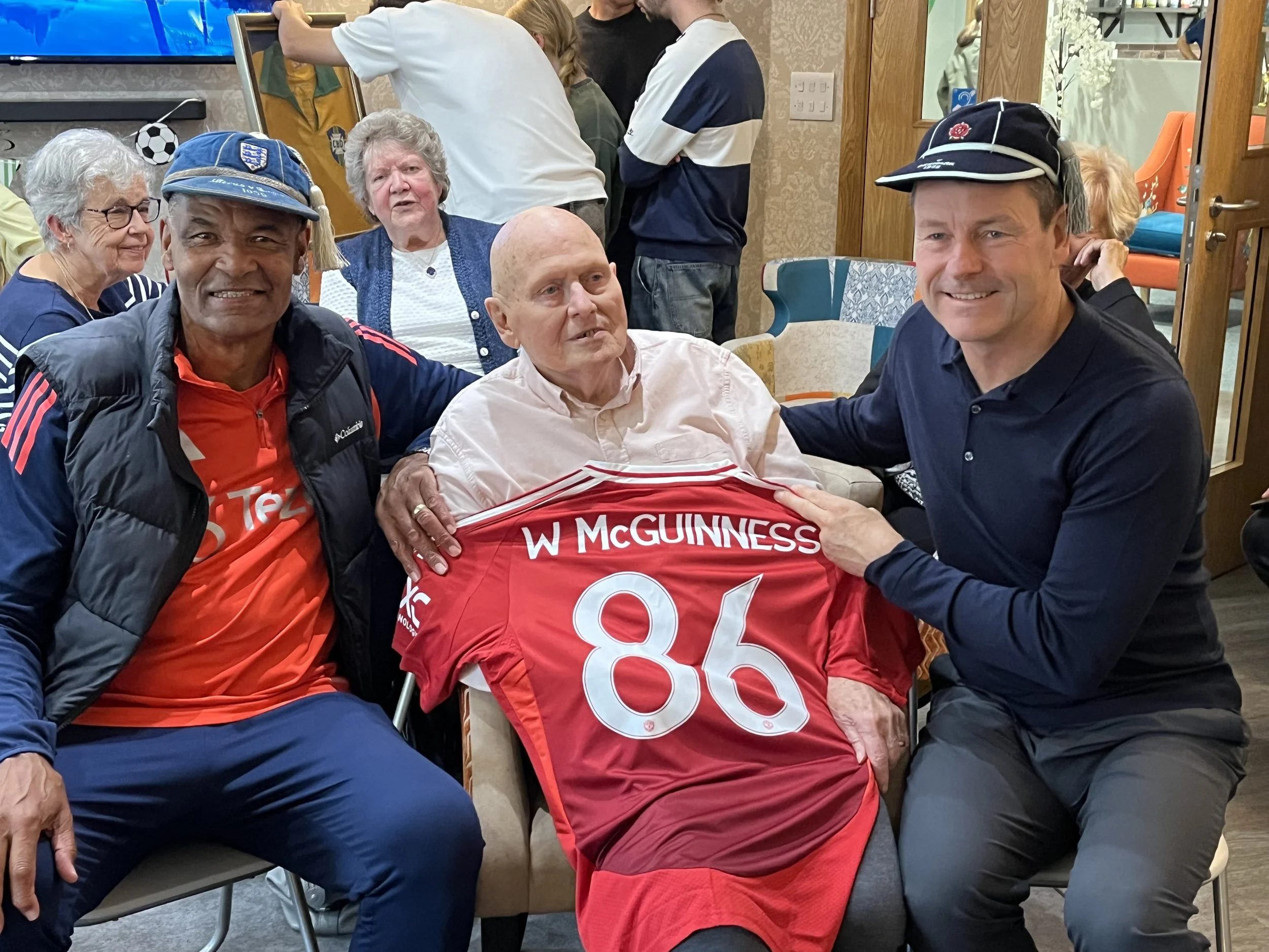 Sale resident and former Manchester United manager reunited with his team