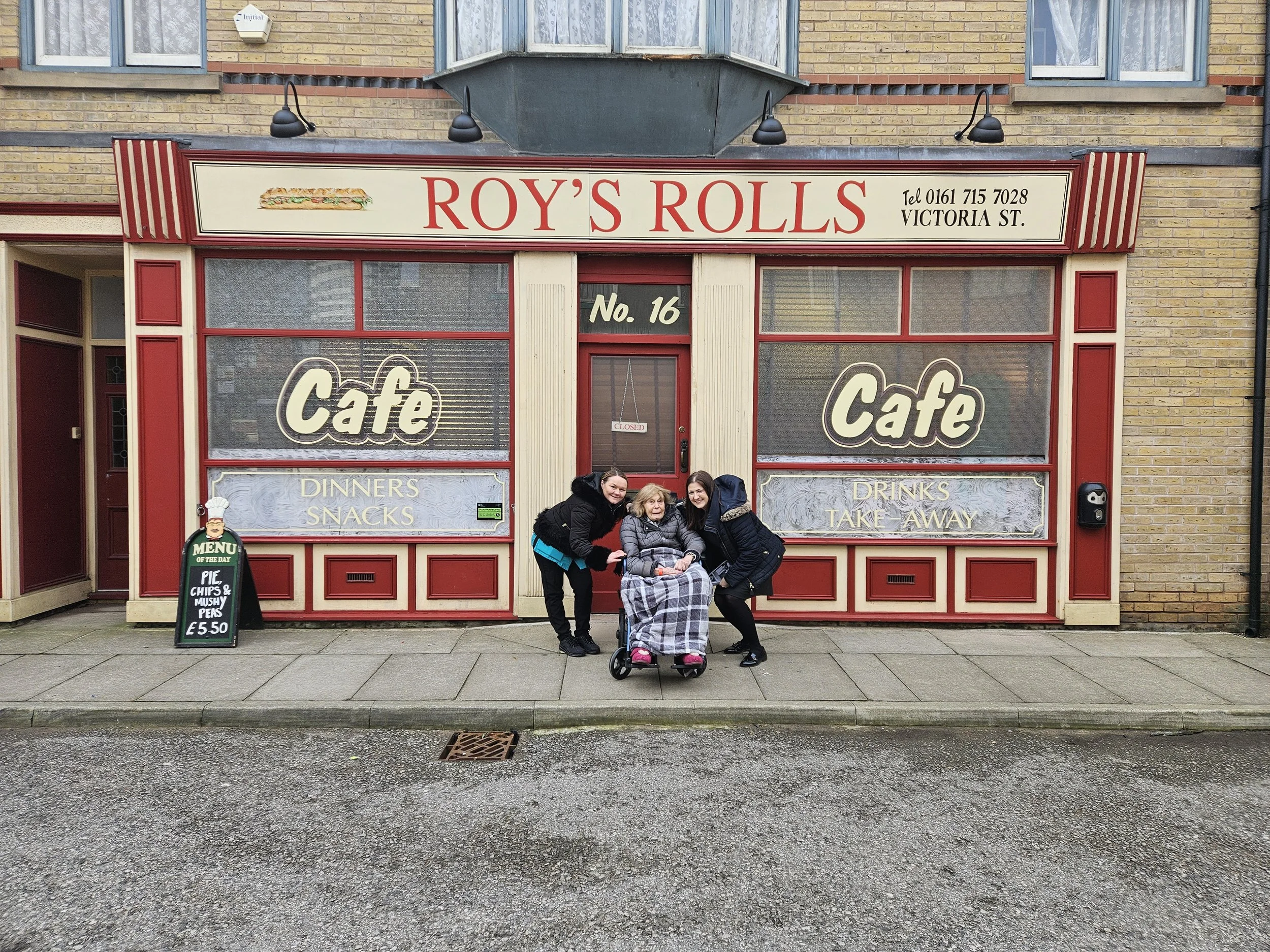 From Washway Road to Weatherfield: Sale care home resident returns to cobbles